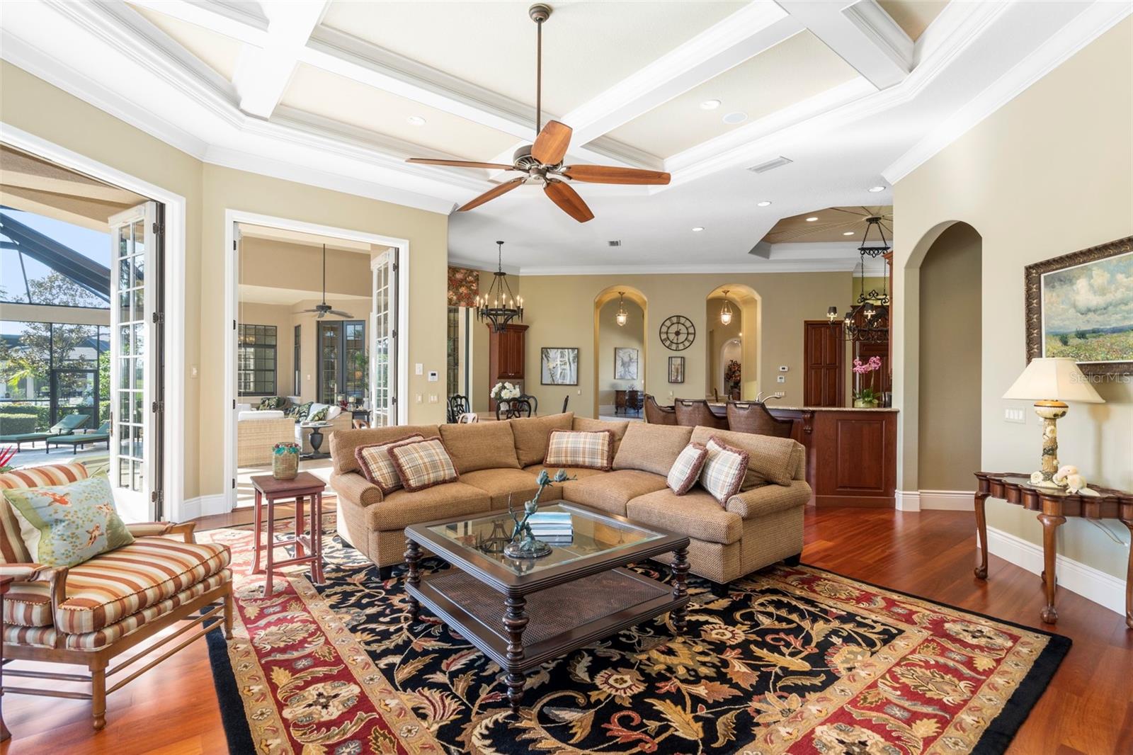 FOUNDERS CLUB - Residential