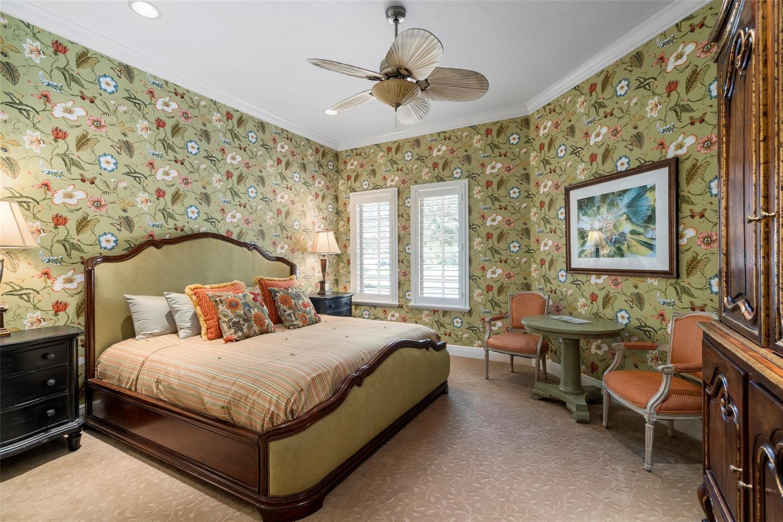 FOUNDERS CLUB - Residential