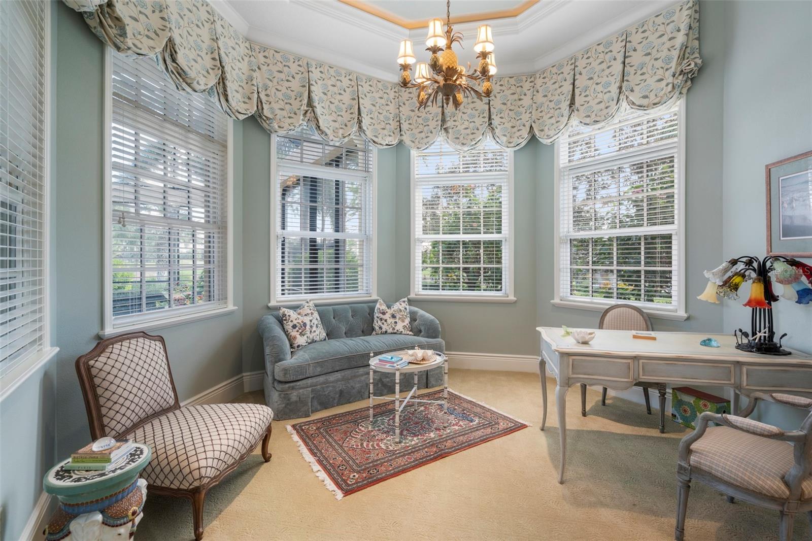 FOUNDERS CLUB - Residential