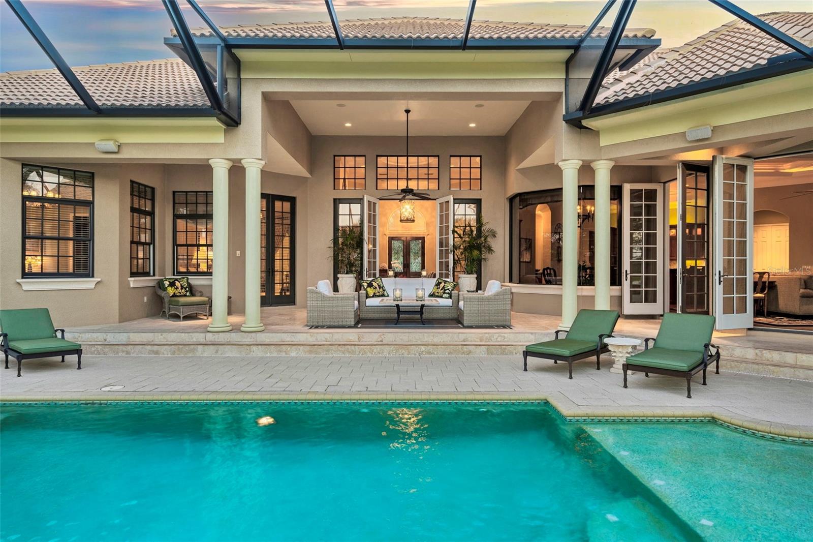 FOUNDERS CLUB - Residential