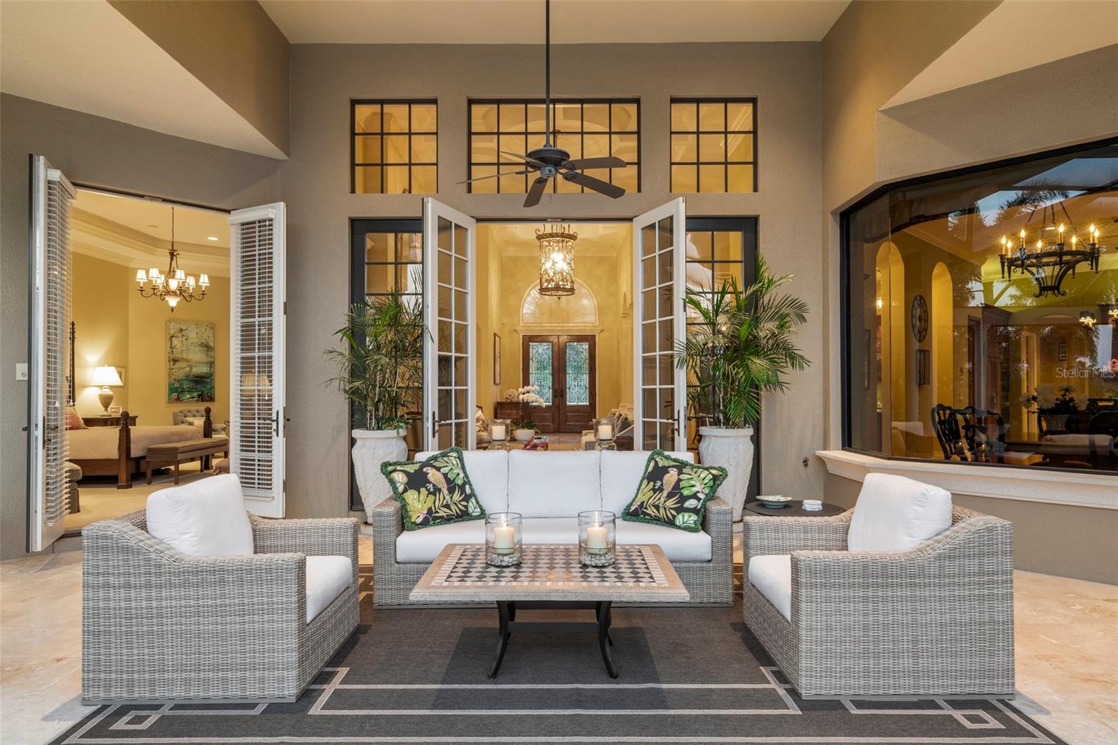 FOUNDERS CLUB - Residential