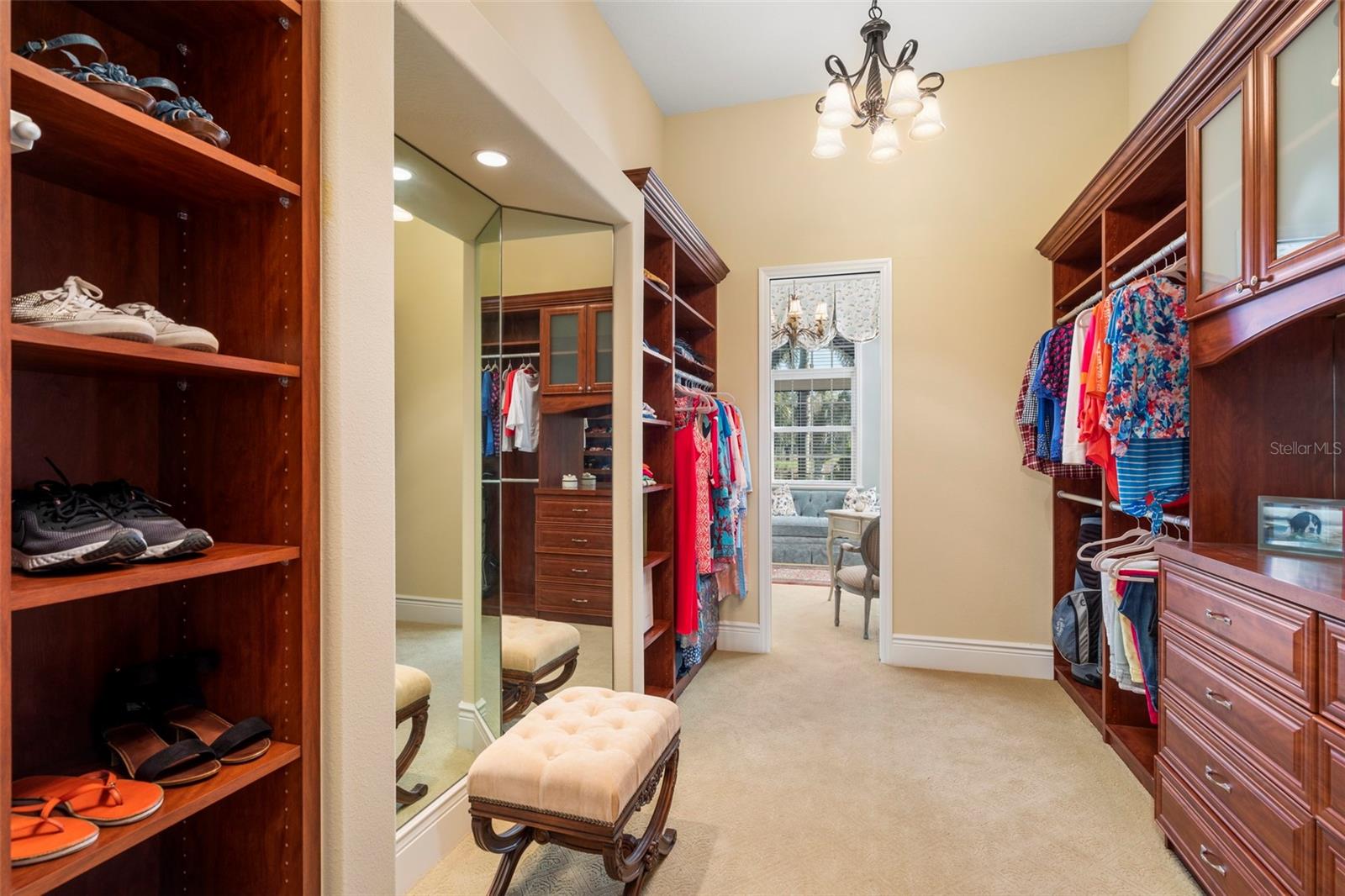 FOUNDERS CLUB - Residential