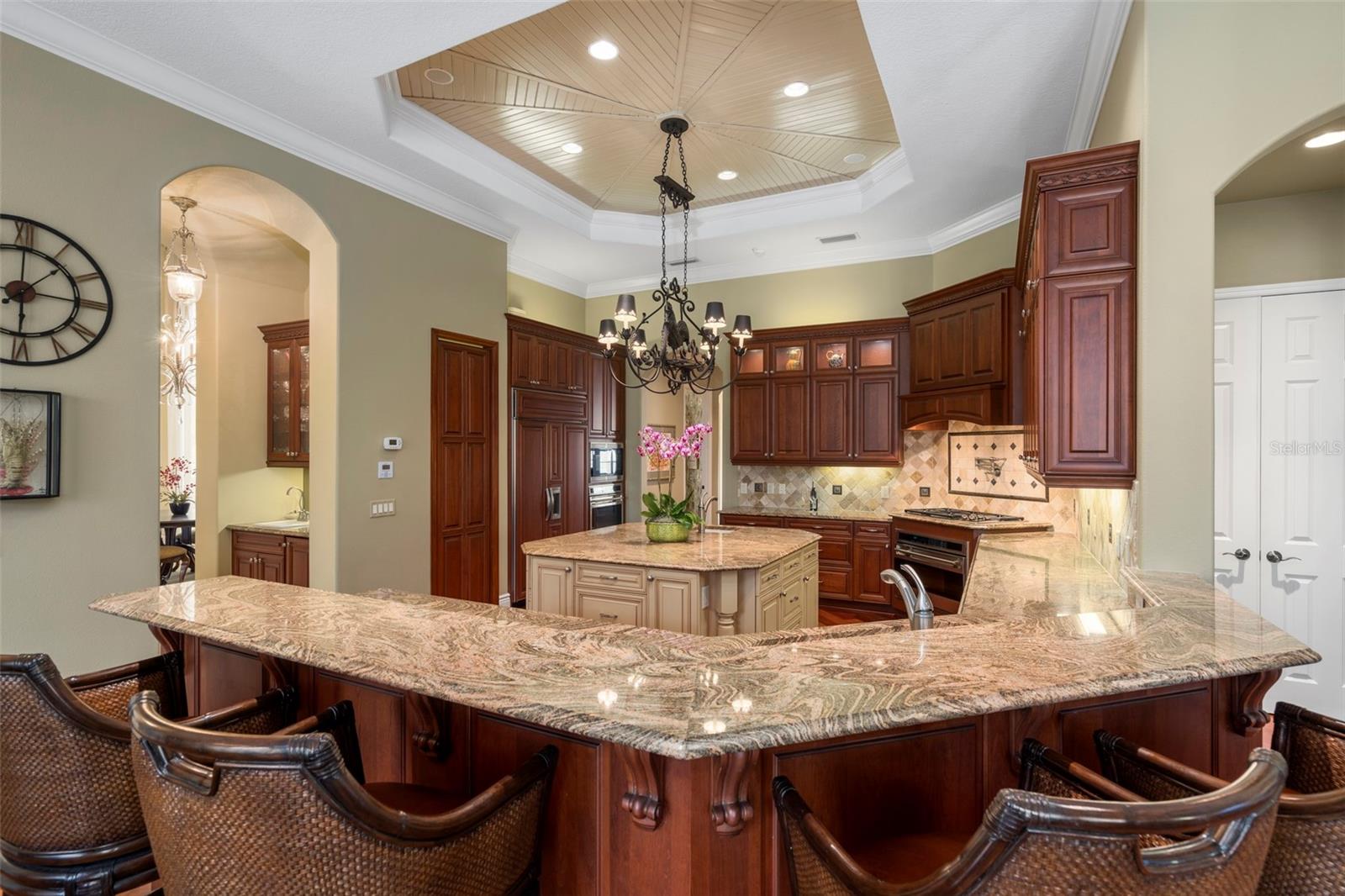 FOUNDERS CLUB - Residential