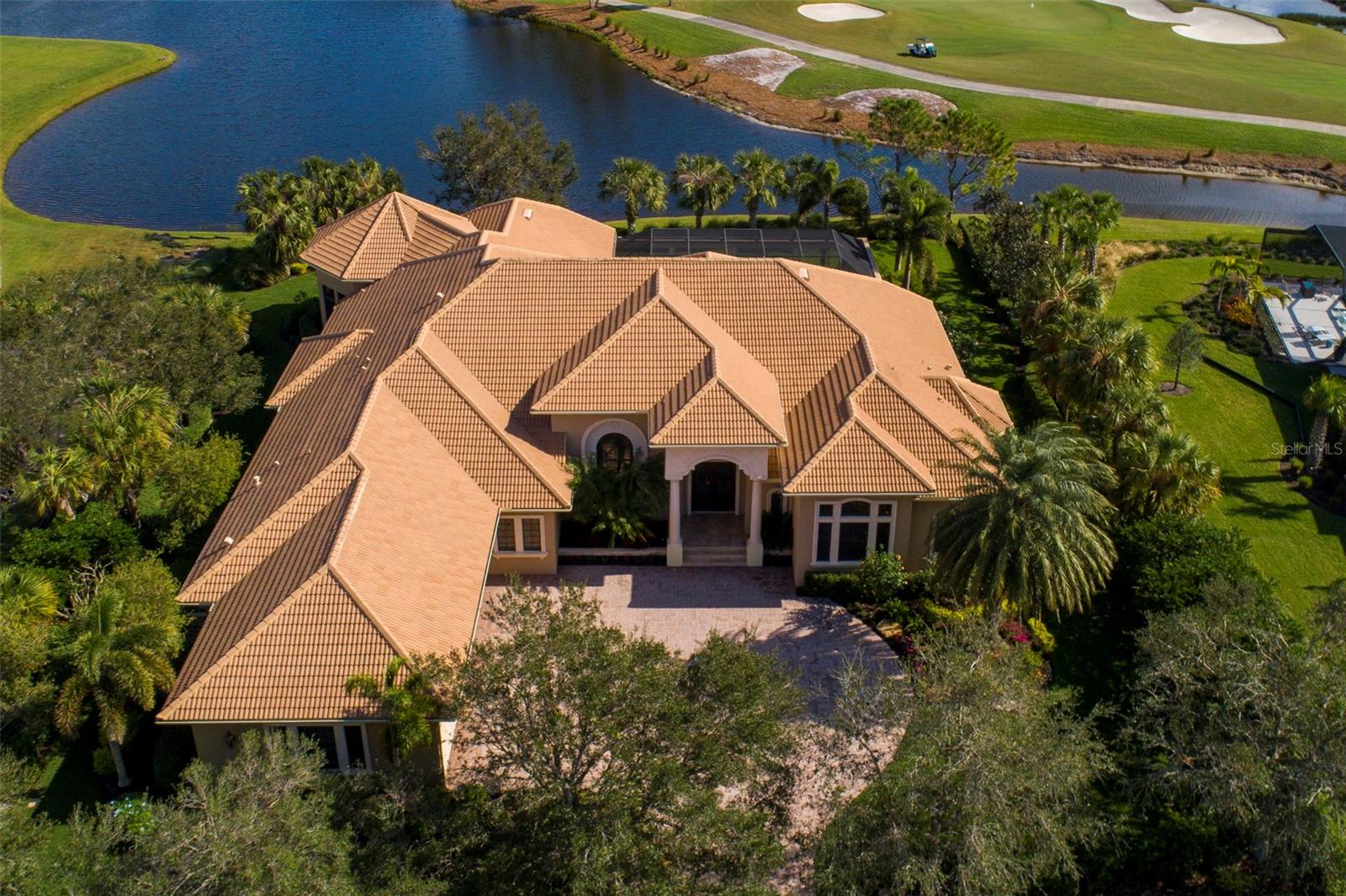 FOUNDERS CLUB - Residential