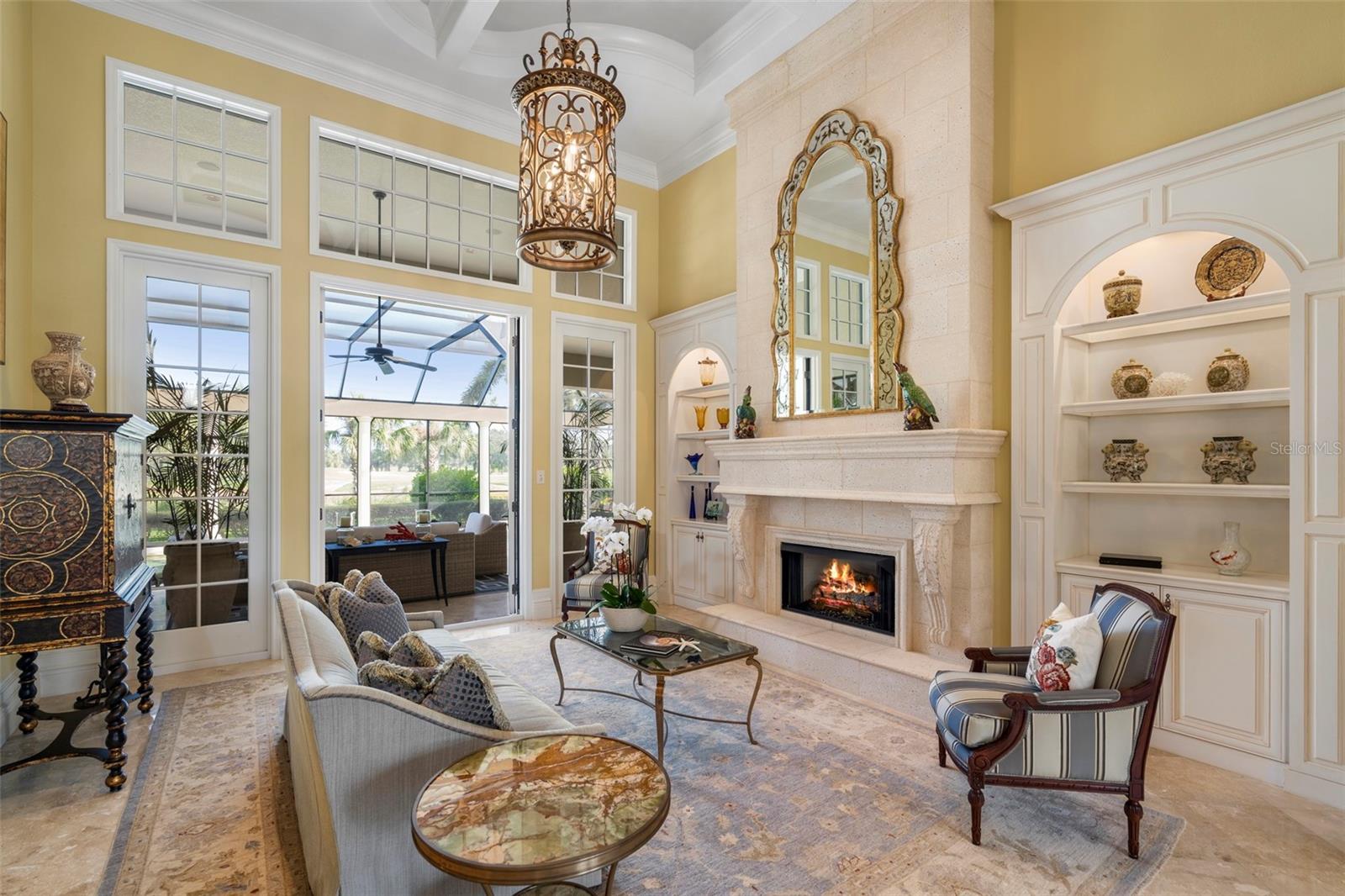 FOUNDERS CLUB - Residential