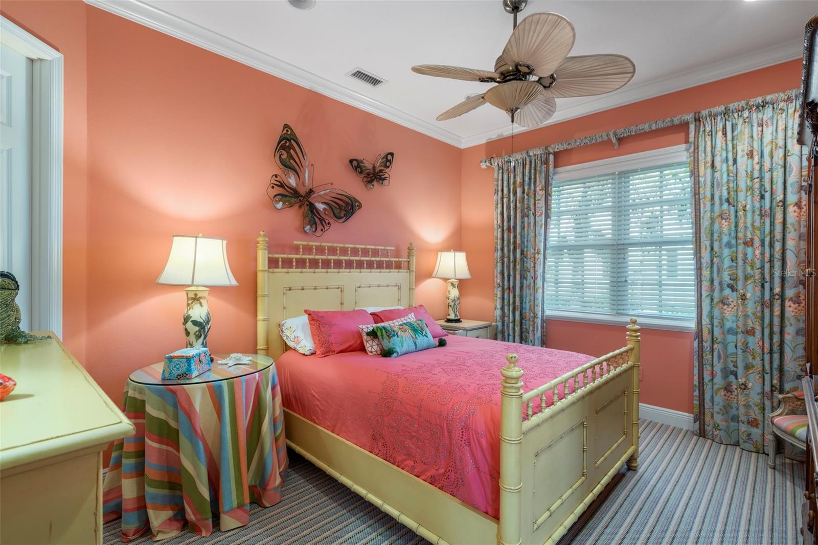 FOUNDERS CLUB - Residential