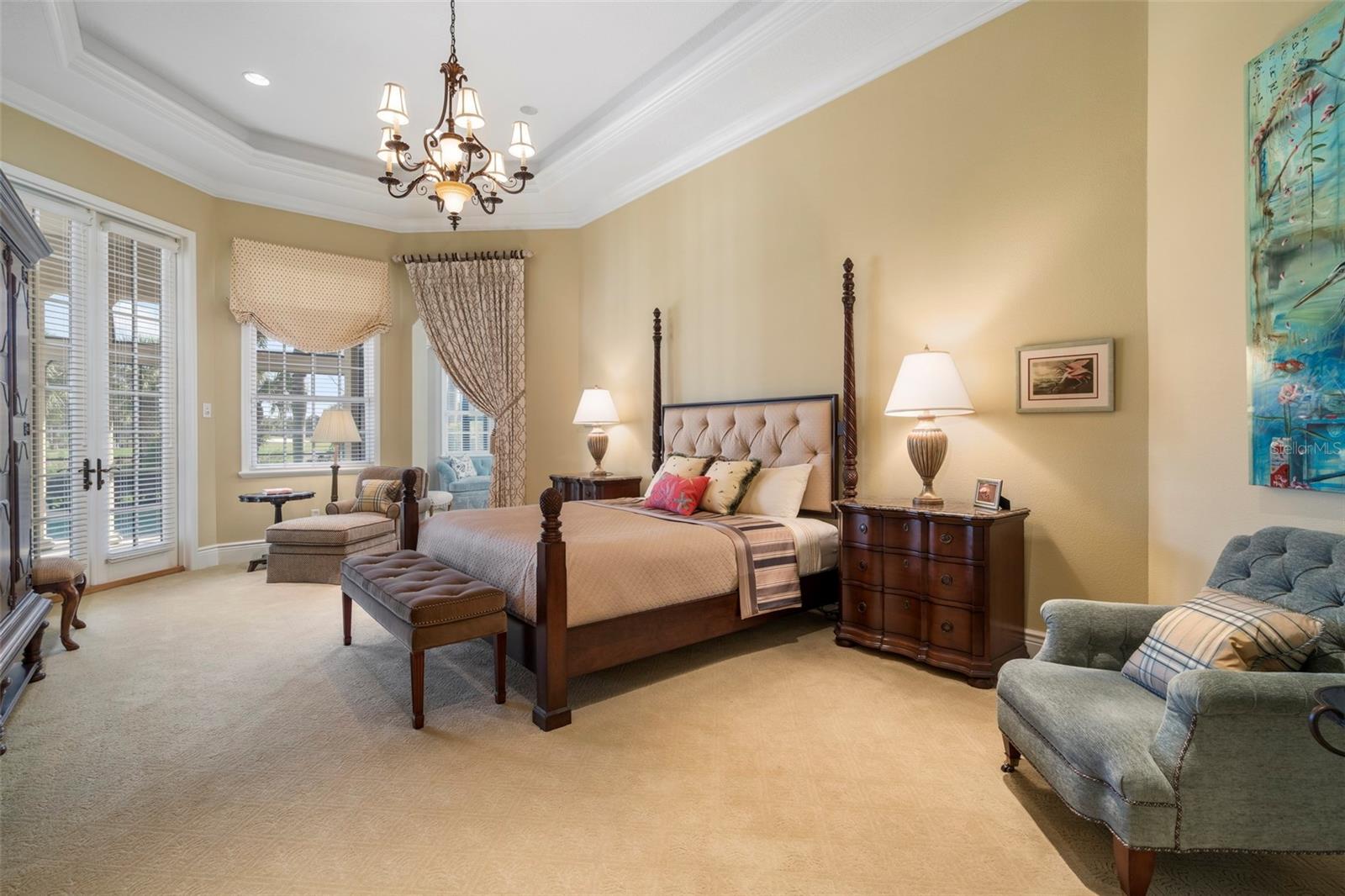 FOUNDERS CLUB - Residential