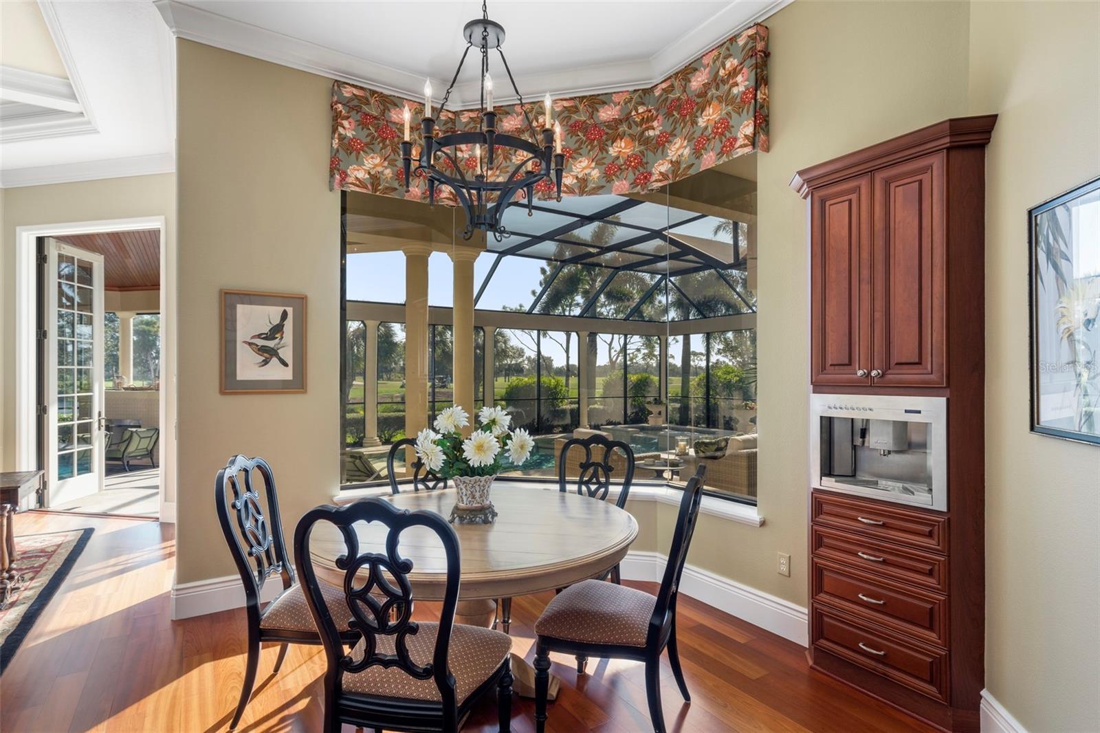 FOUNDERS CLUB - Residential