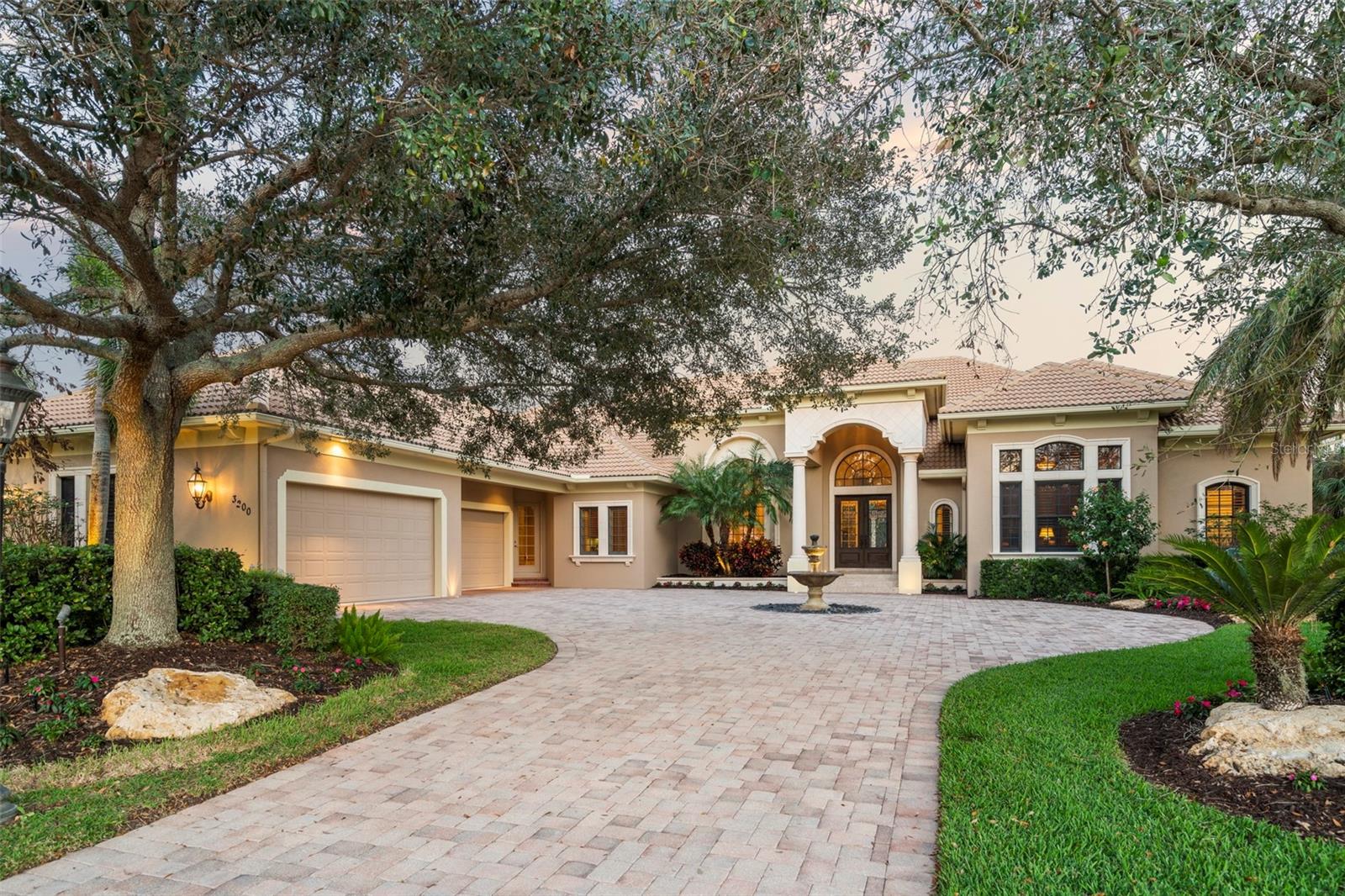 FOUNDERS CLUB - Residential