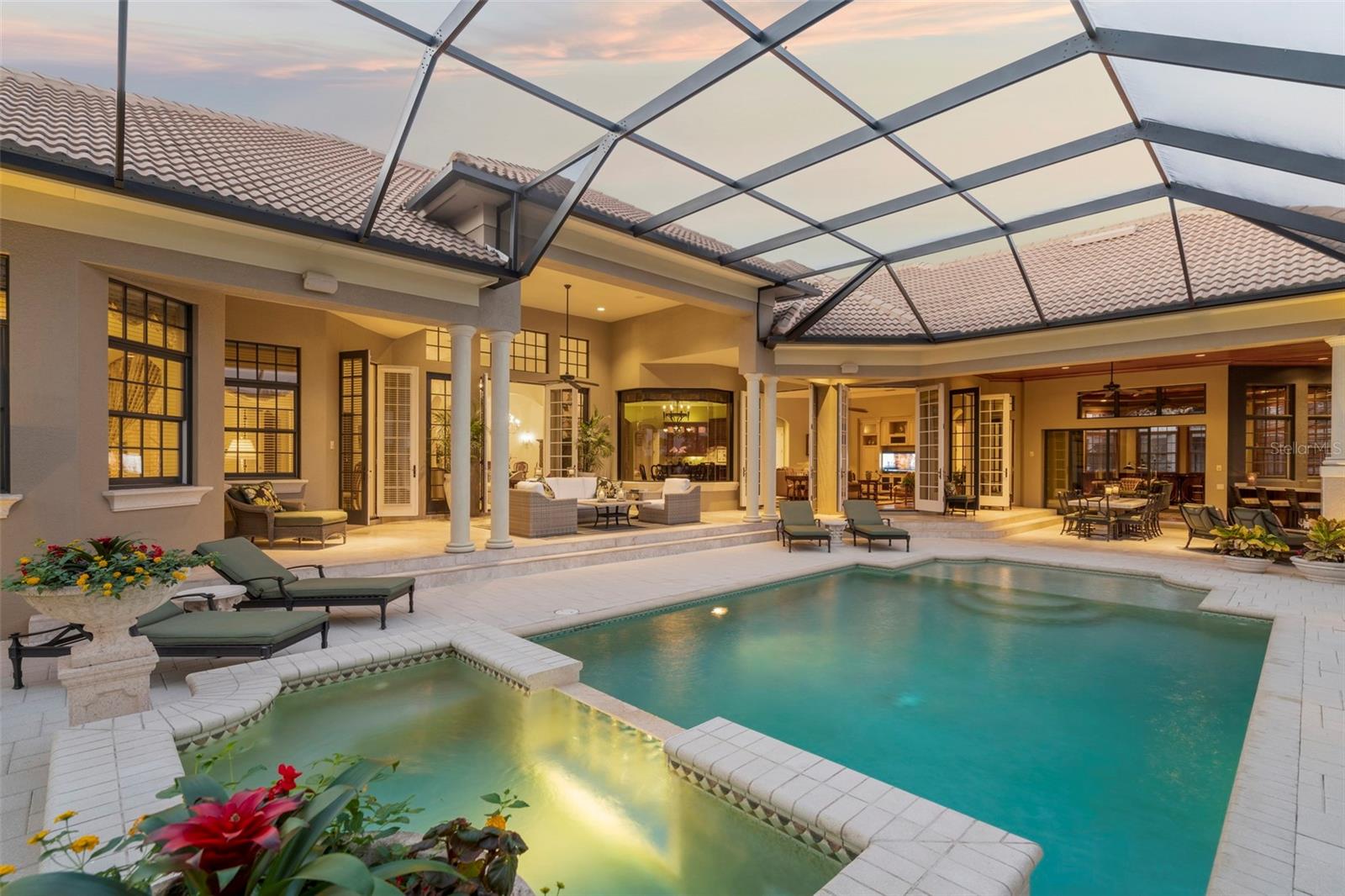 FOUNDERS CLUB - Residential