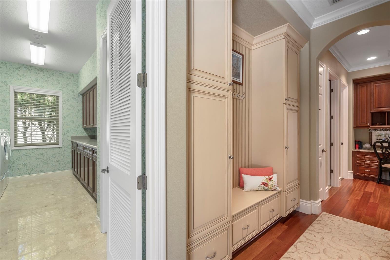 FOUNDERS CLUB - Residential