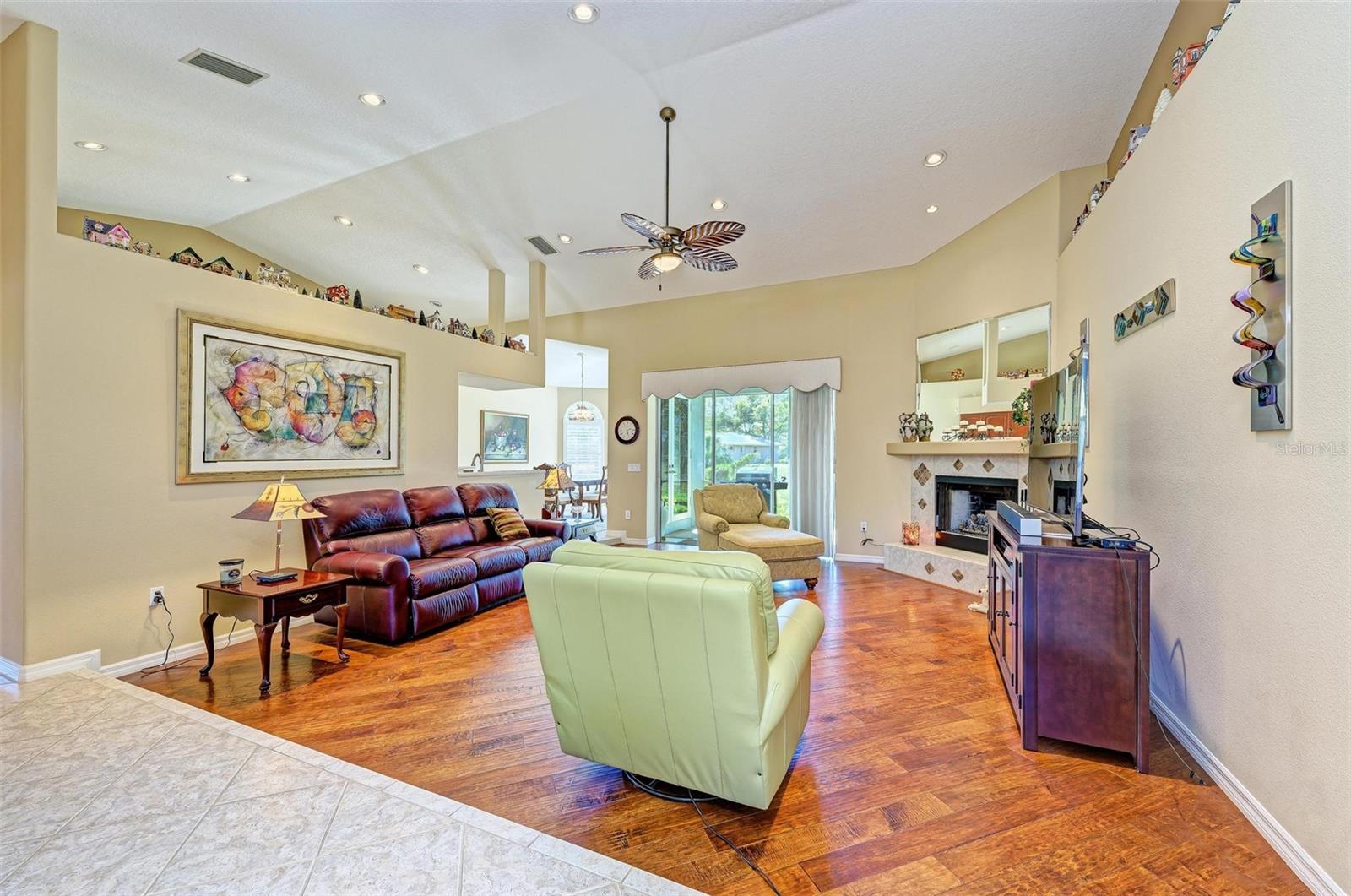 SOUTH GATE - Residential