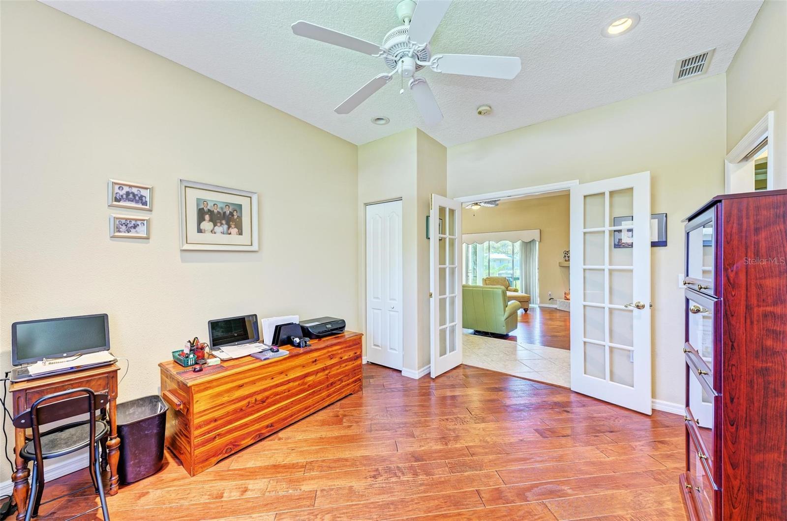 SOUTH GATE - Residential