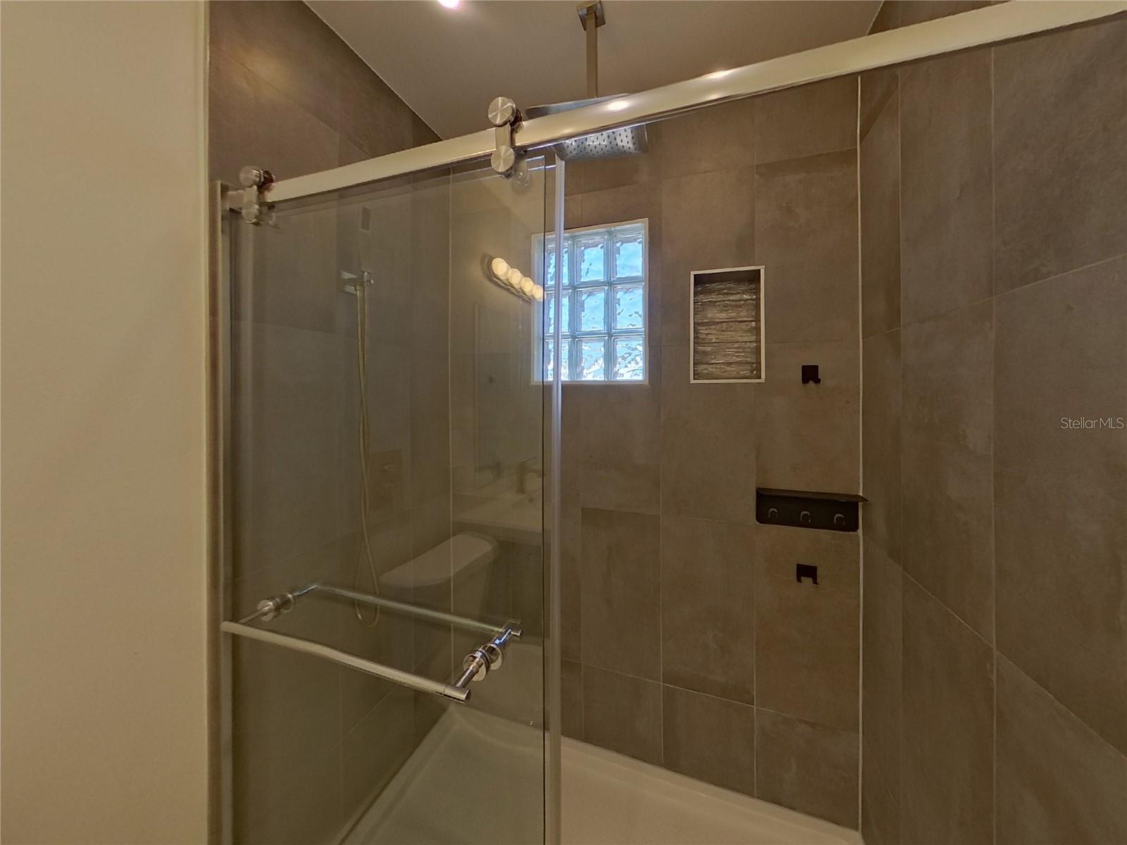 JUNGLE COUNTRY CLUB 2ND ADD - Residential Lease