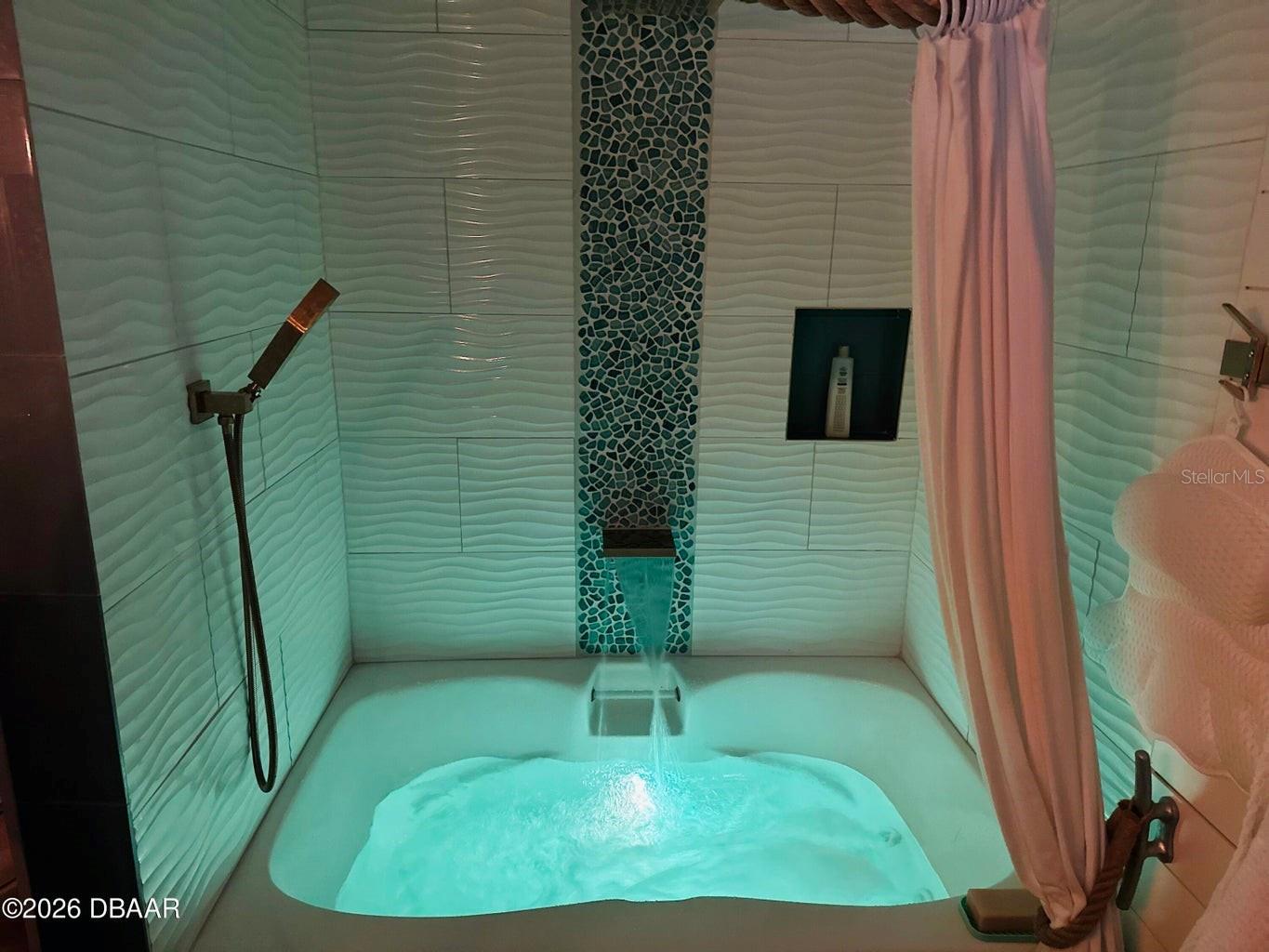 LIGHTHOUSE SHORES TWNHMS CONDO - Residential