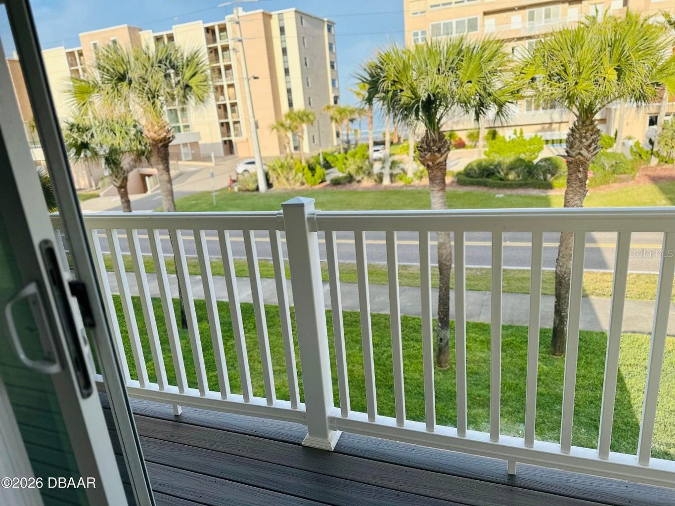 LIGHTHOUSE SHORES TWNHMS CONDO - Residential