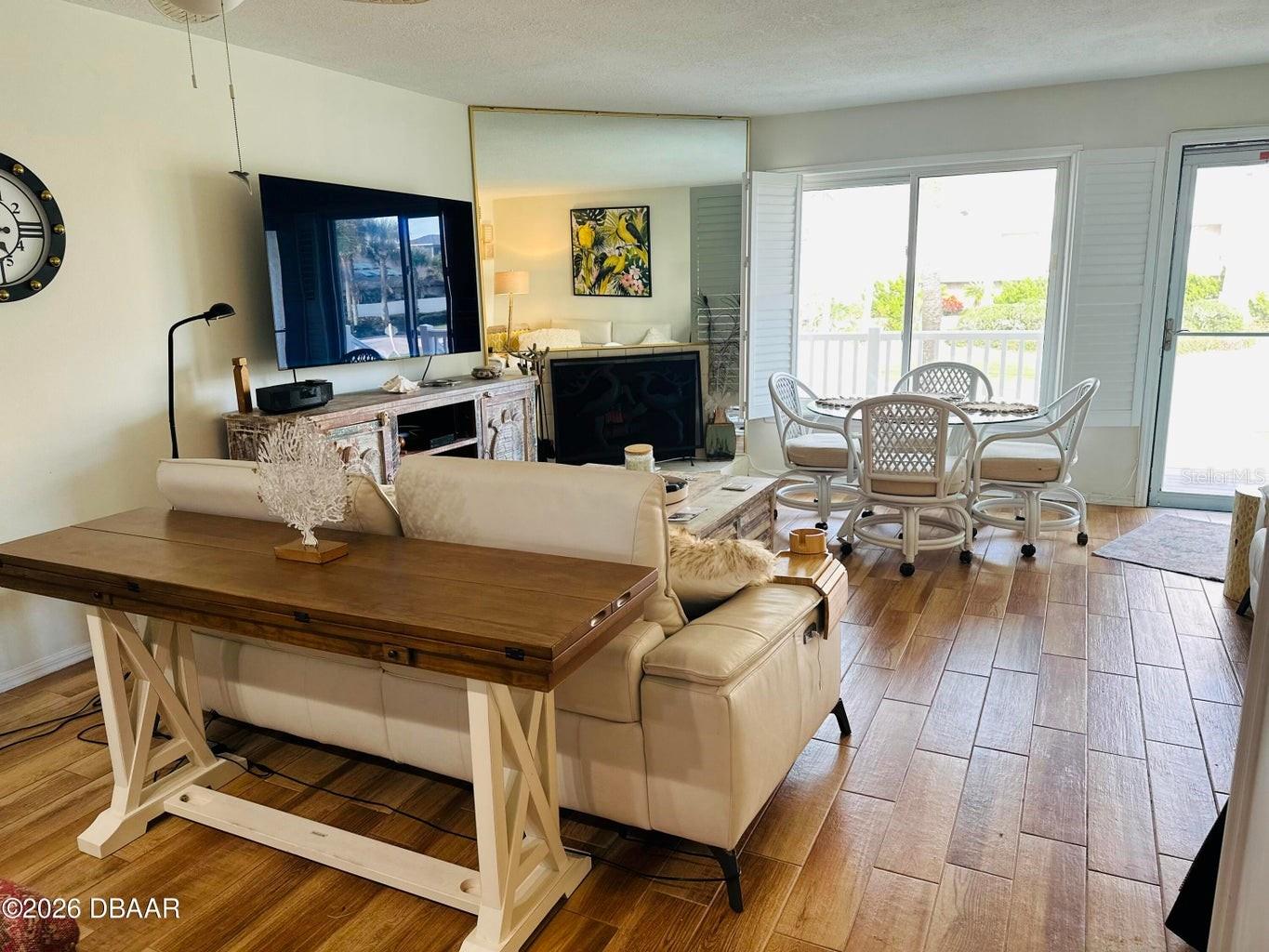 LIGHTHOUSE SHORES TWNHMS CONDO - Residential