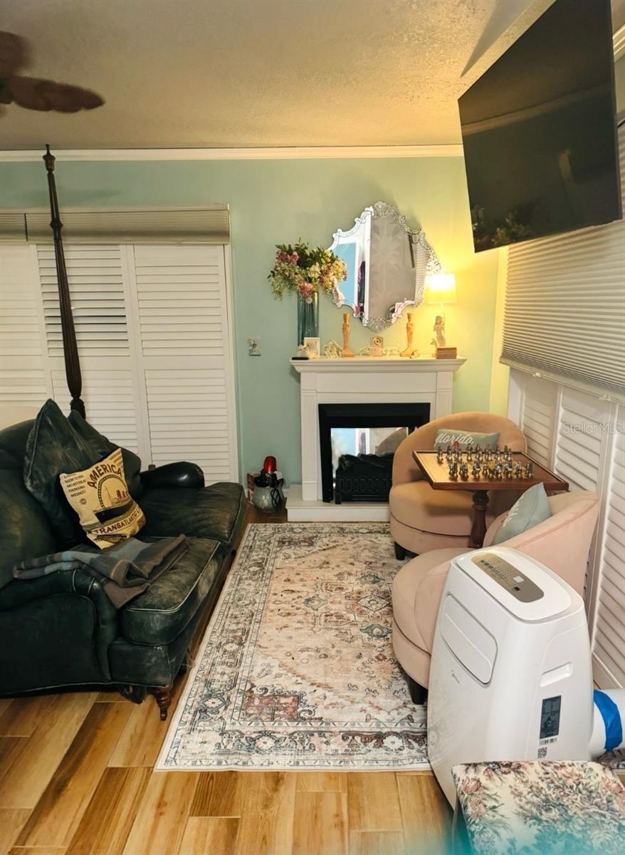 LIGHTHOUSE SHORES TWNHMS CONDO - Residential