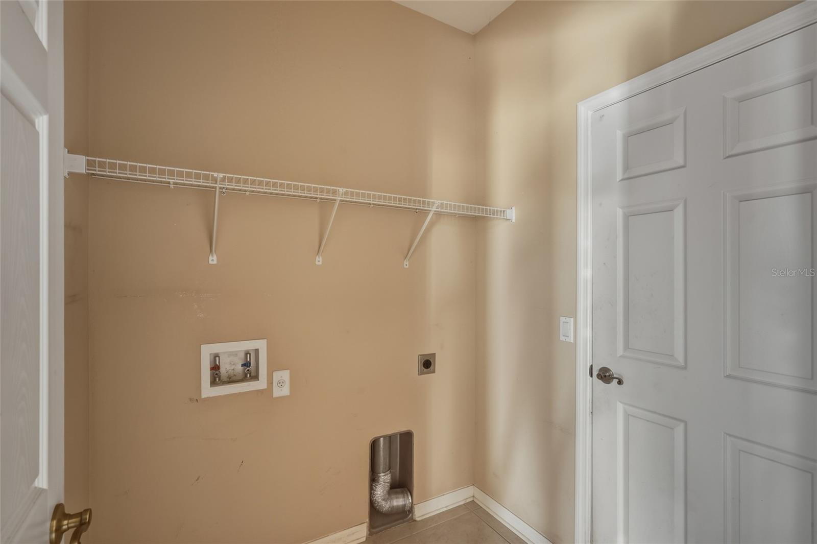 CRYSTAL LAKES - Residential