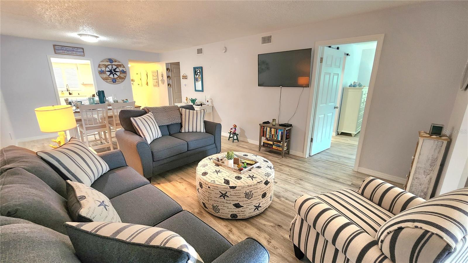 BAYSHORE ON THE LAKE APTS II SEC 3 - Residential