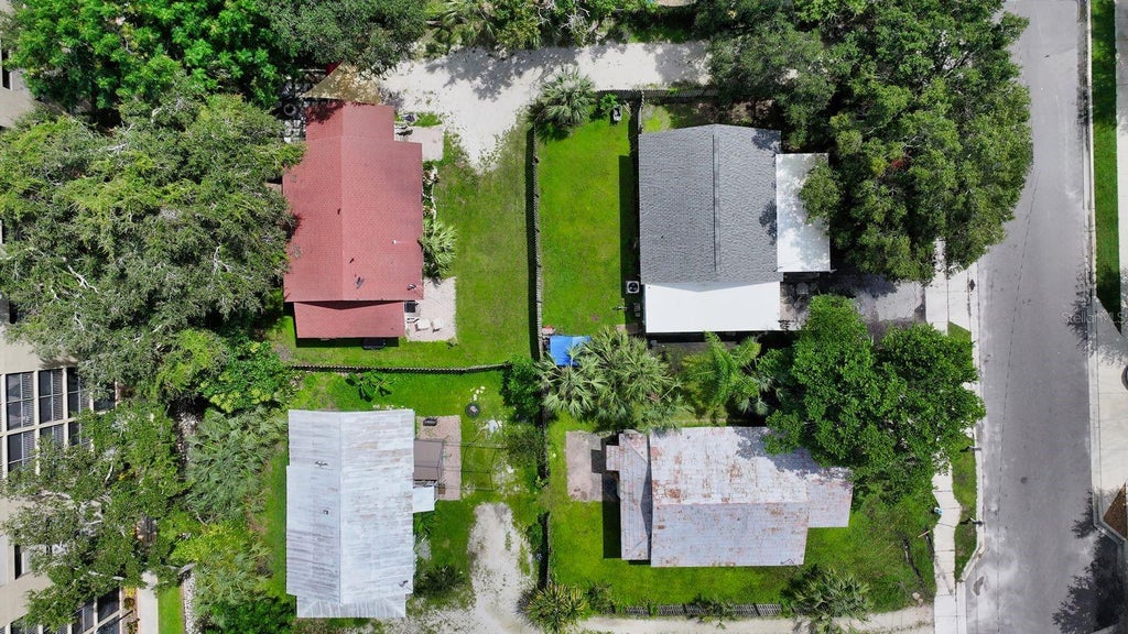 Photo of 1555 7th Street, Sarasota, FL 34236 (MLS # A4699070)