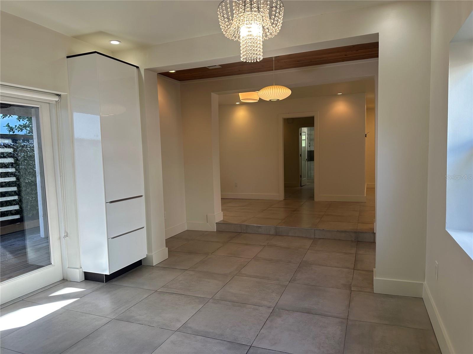 COURIER CITY - Residential Lease