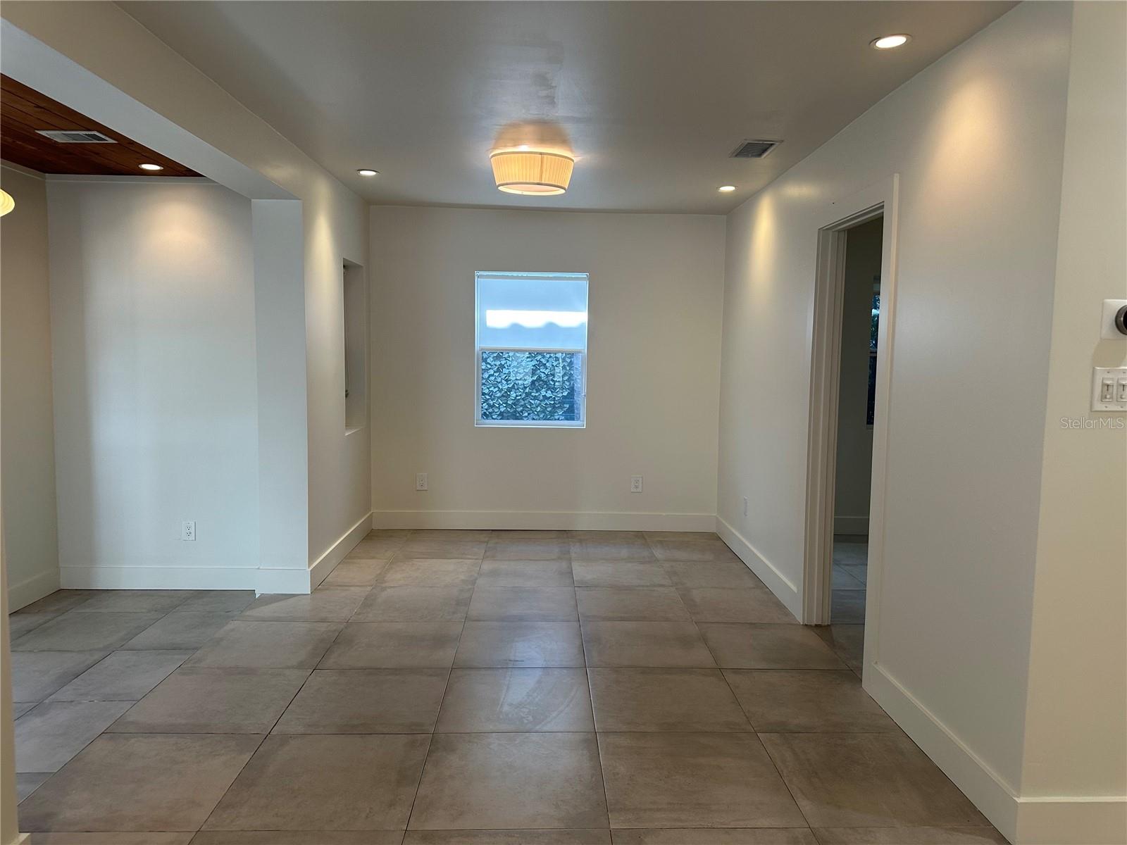 COURIER CITY - Residential Lease