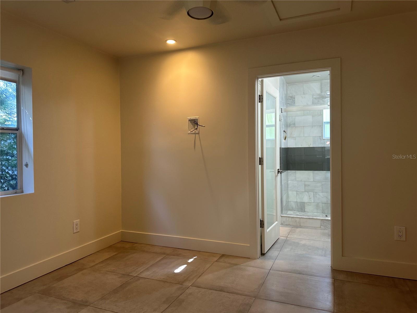 COURIER CITY - Residential Lease