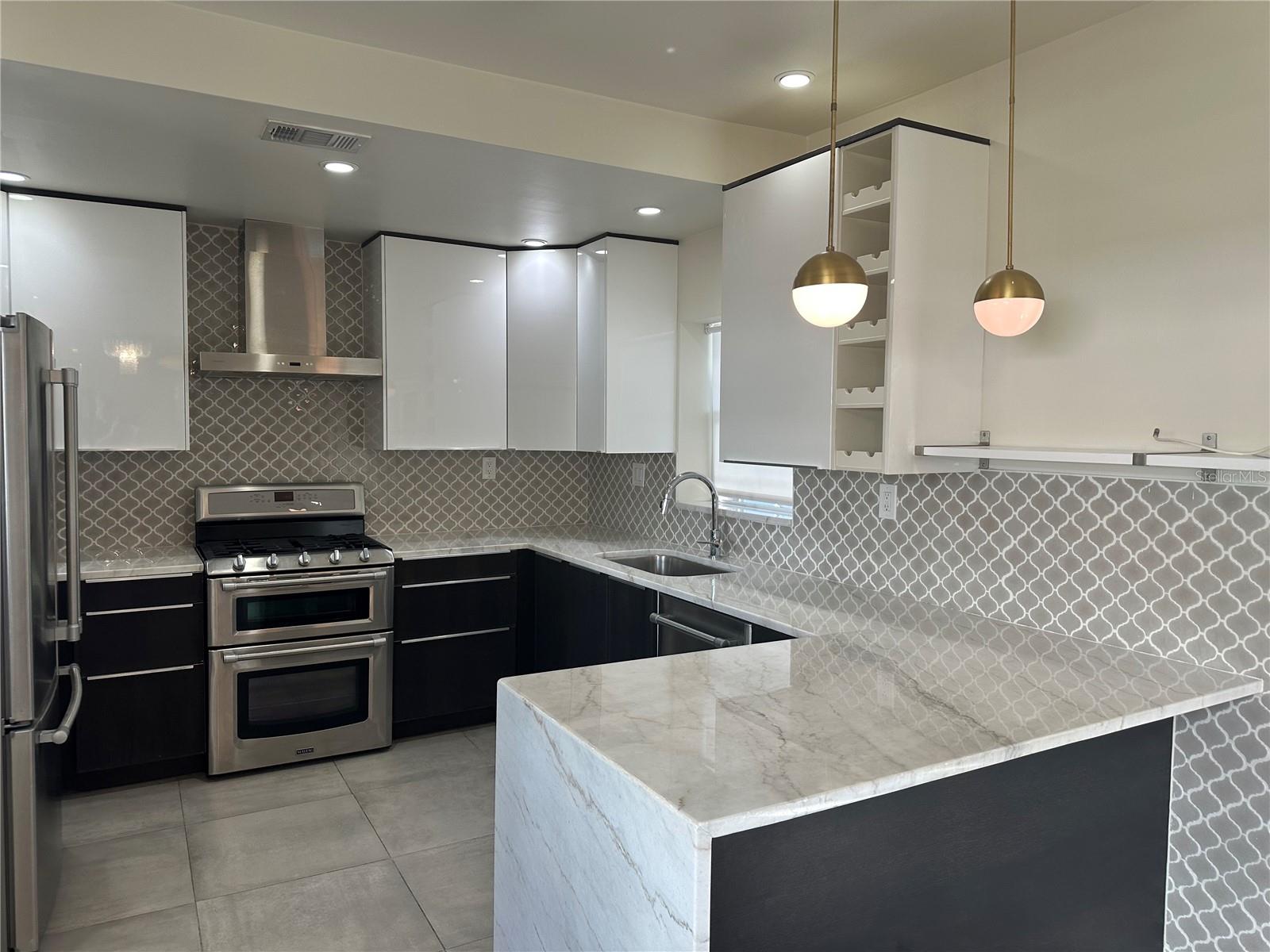 COURIER CITY - Residential Lease