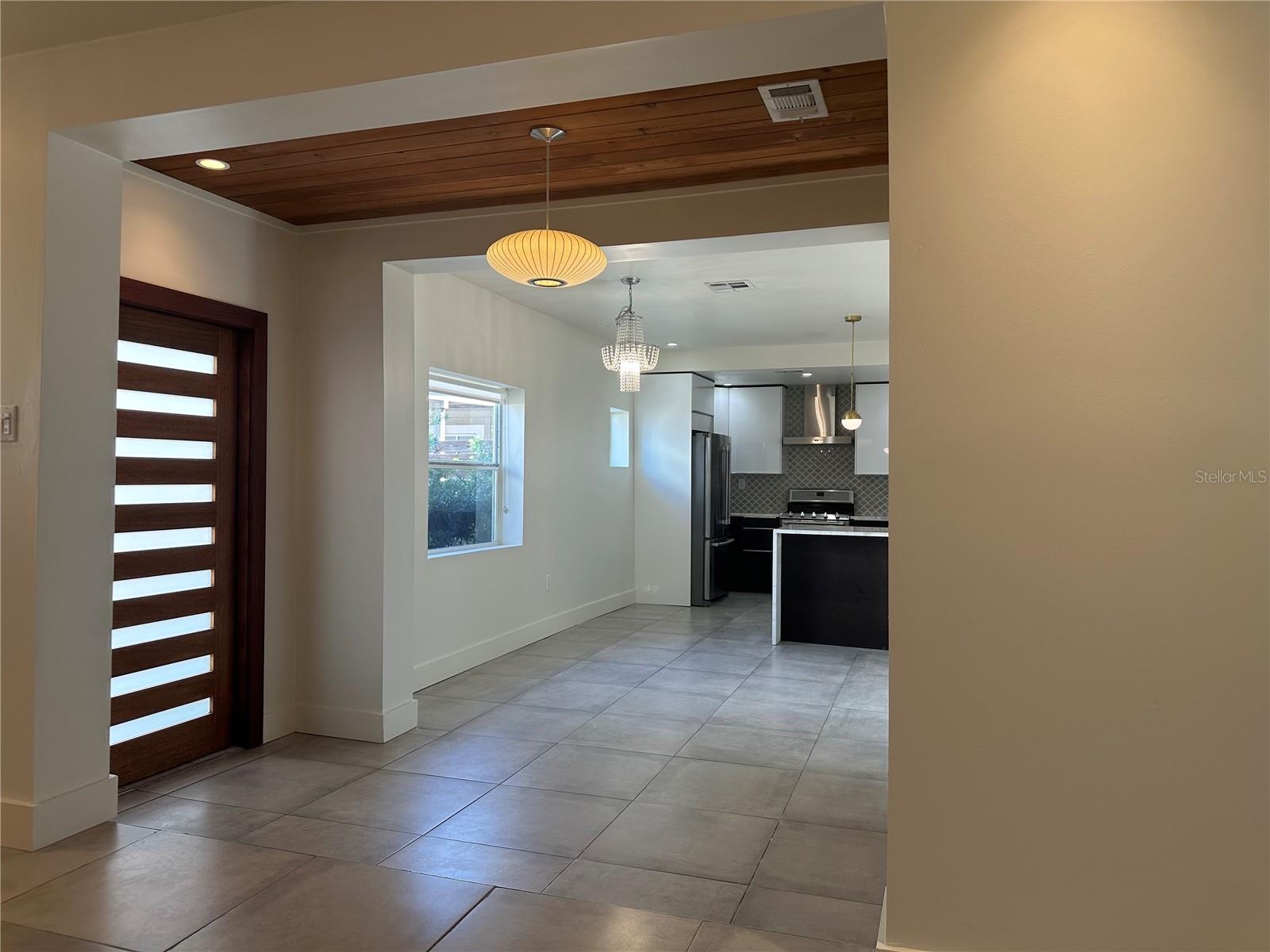 COURIER CITY - Residential Lease