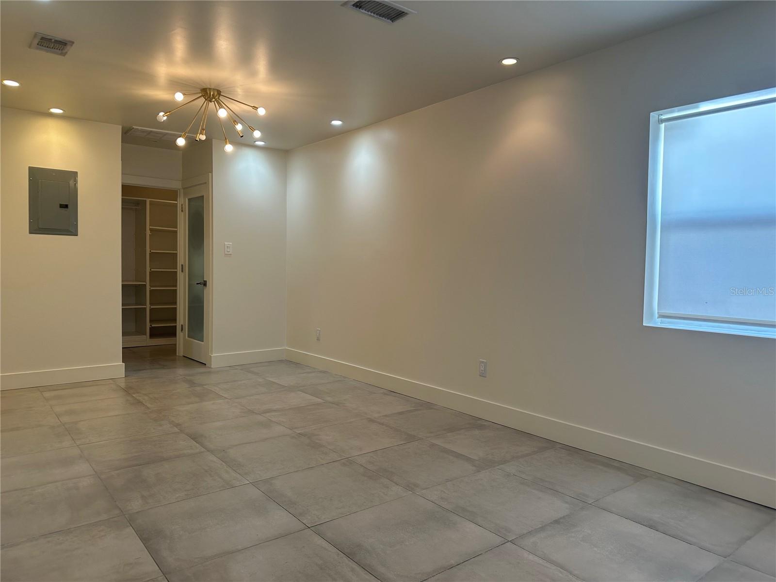 COURIER CITY - Residential Lease