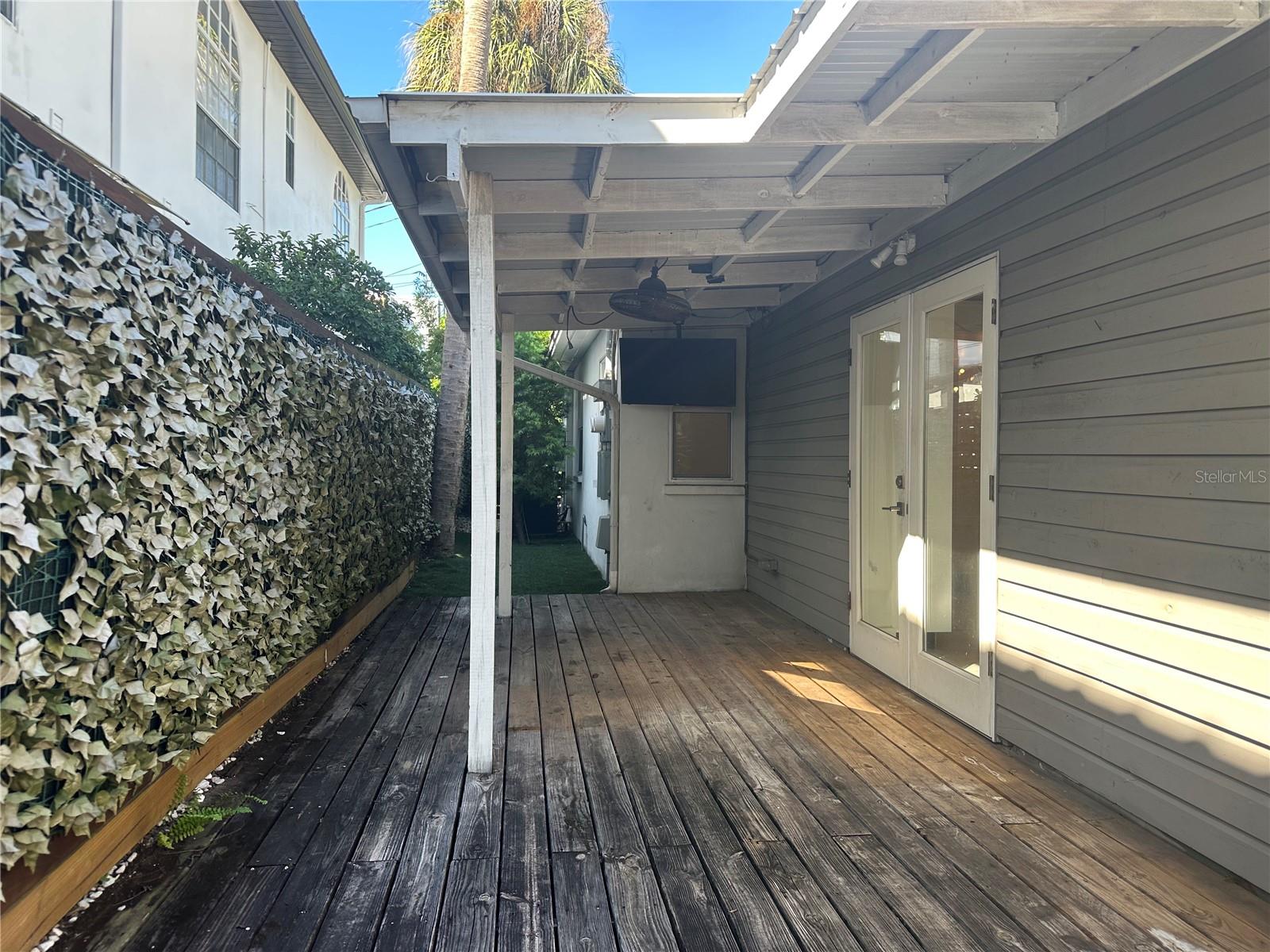 COURIER CITY - Residential Lease