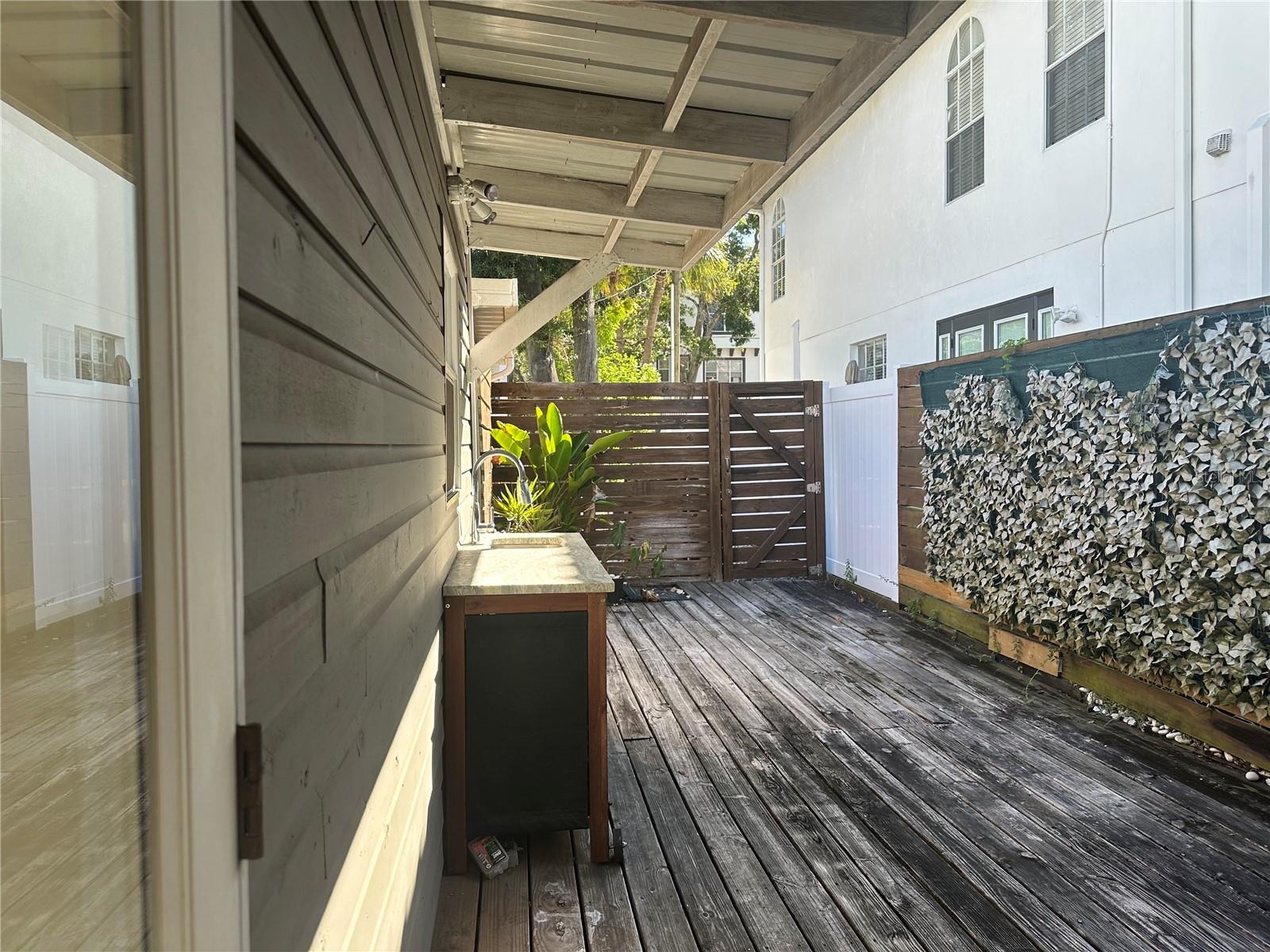 COURIER CITY - Residential Lease