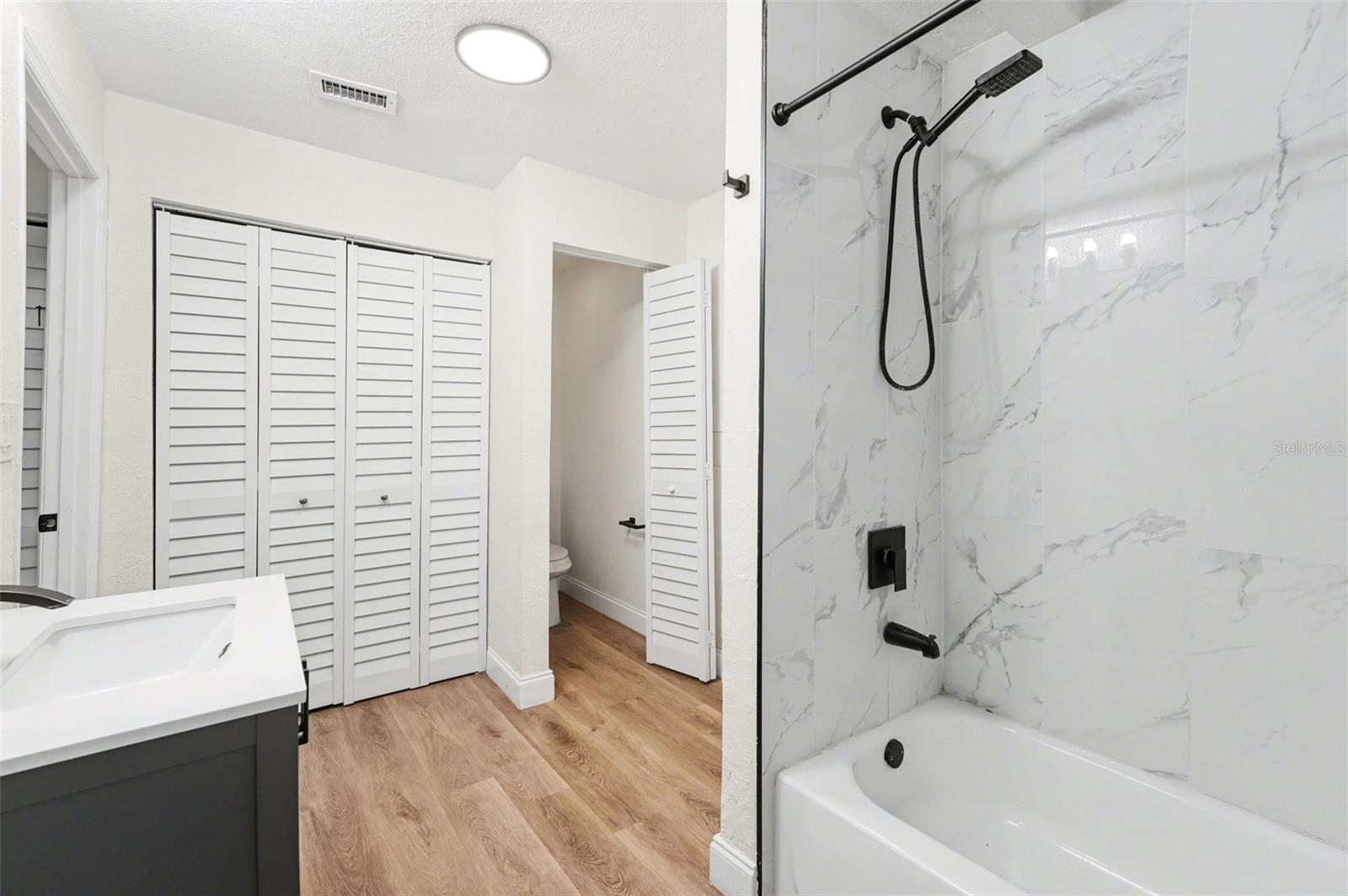 CLEARWOOD SUB 6TH ADD - Residential