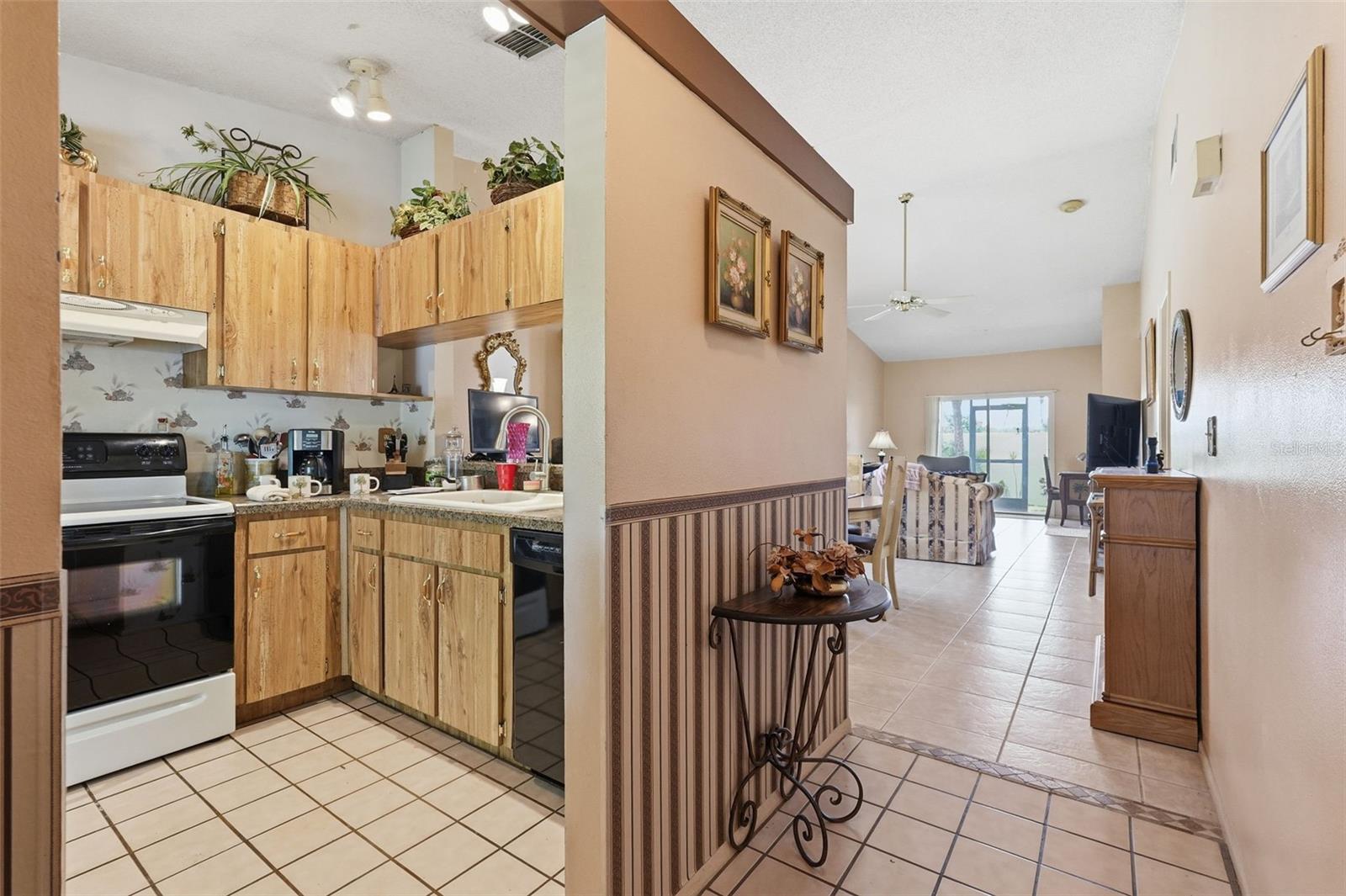 561 LAGUNA VISTA COURT