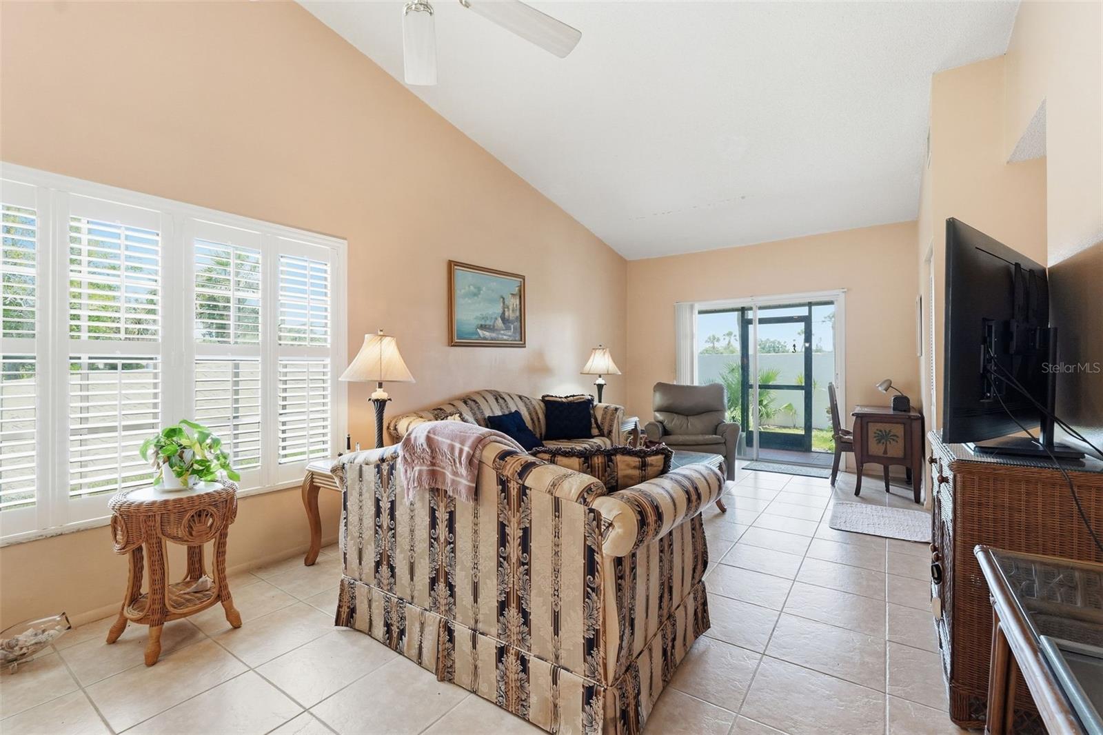 BELLE OAK VILLAS - Residential
