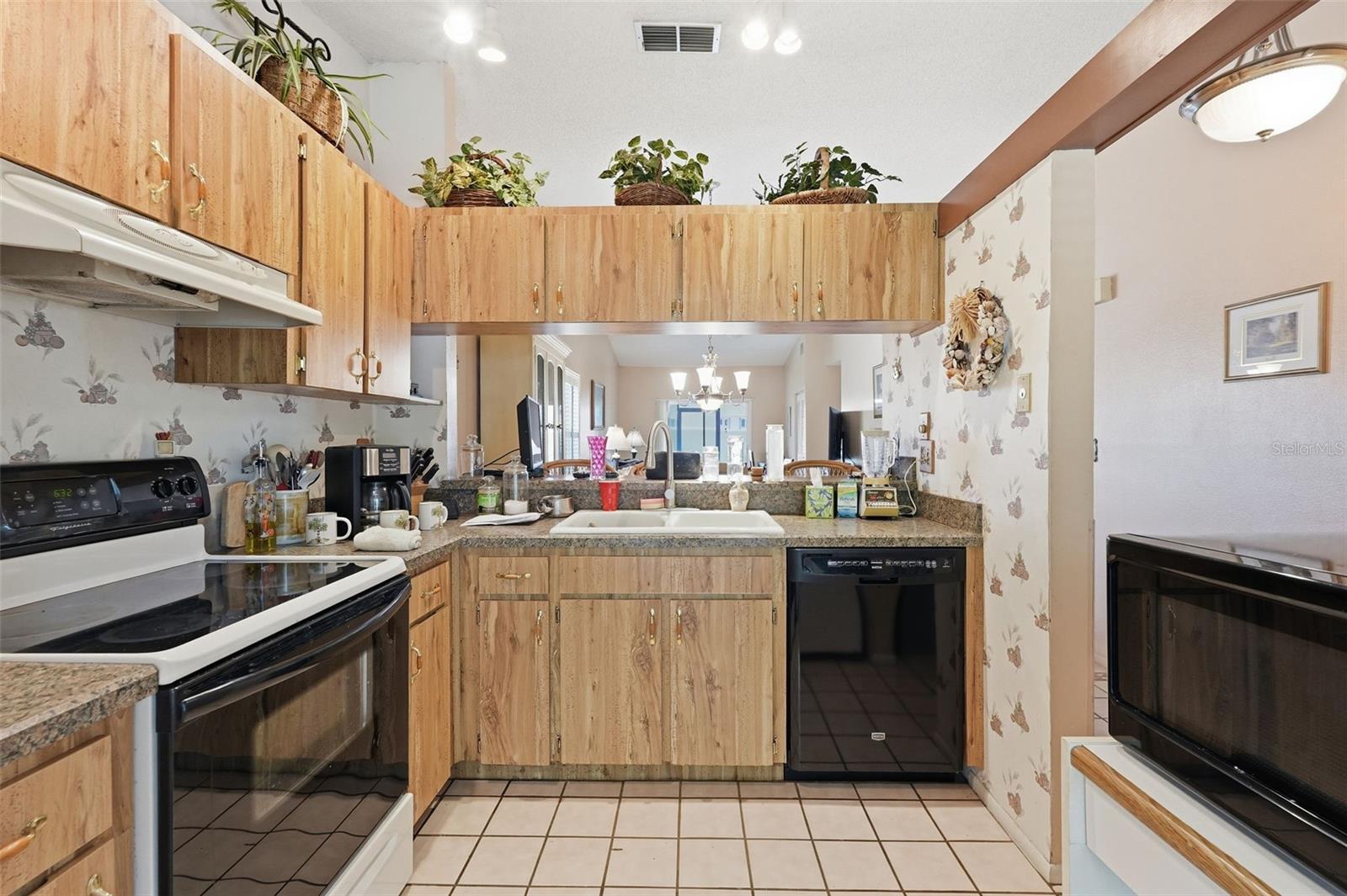BELLE OAK VILLAS - Residential