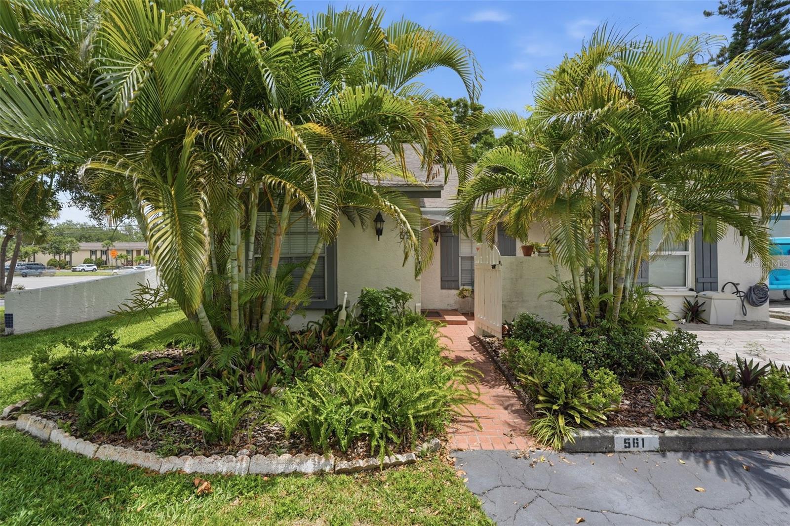 561 LAGUNA VISTA COURT
