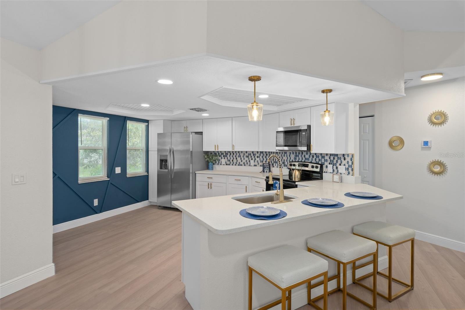 8643 WOODBRIDGE DR