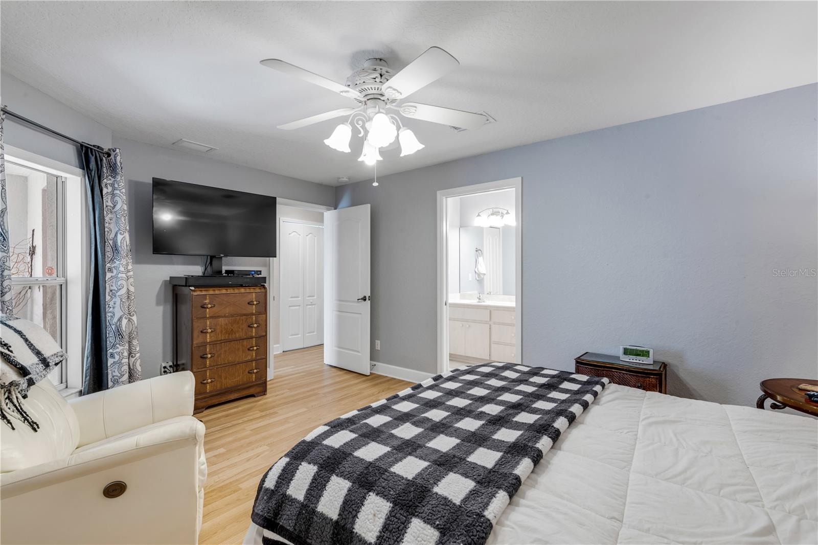 2237 HAWKS COVE CIRCLE