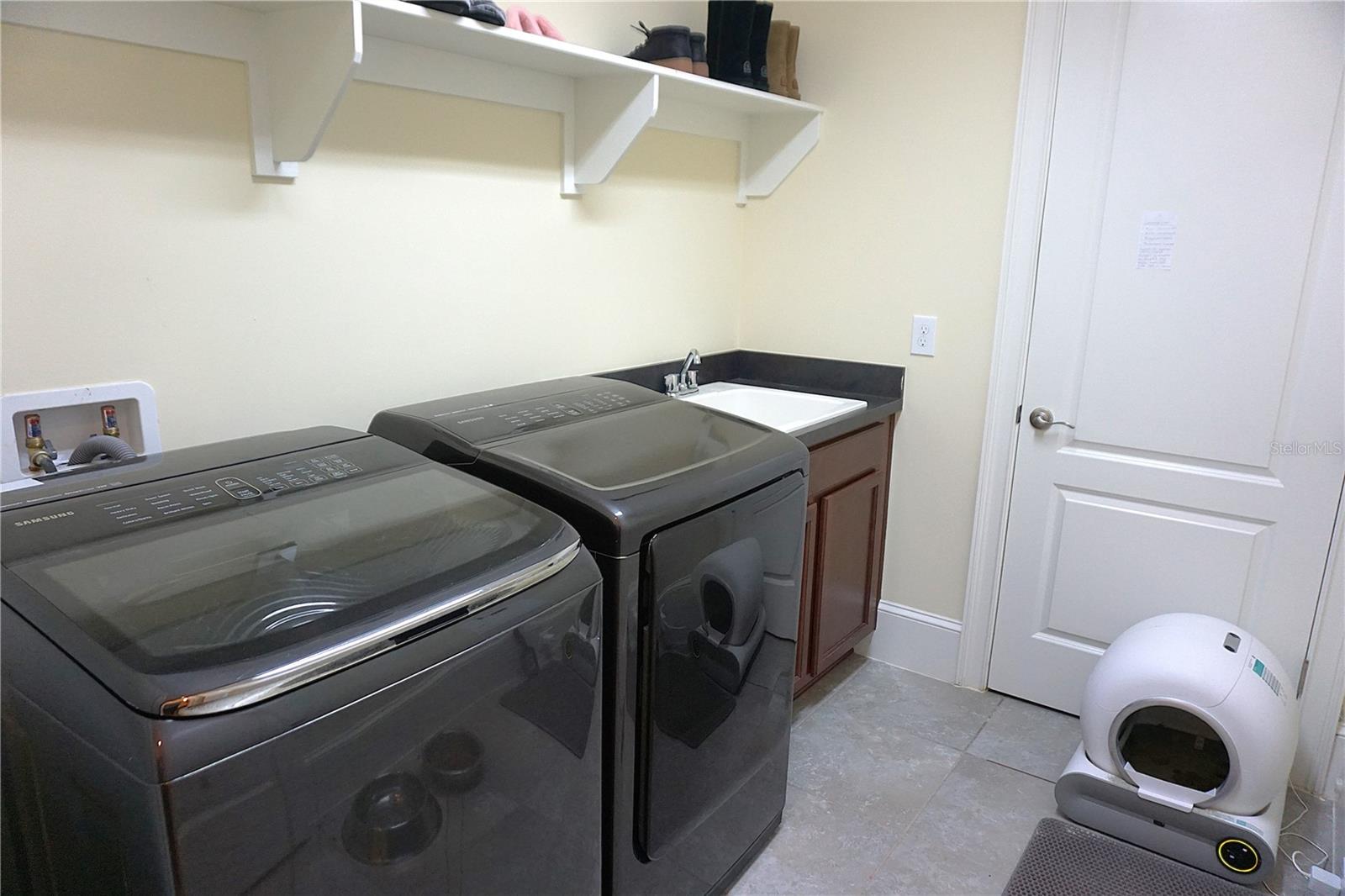 SIGNATURE LAKES PH 3B-2 & 3B-3 - Residential Lease