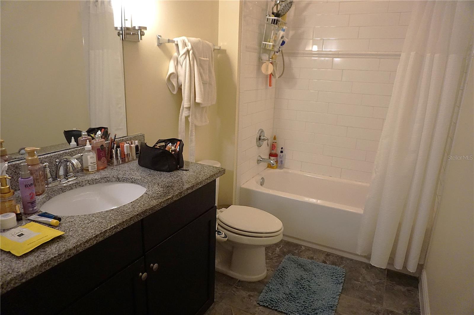 SIGNATURE LAKES PH 3B-2 & 3B-3 - Residential Lease