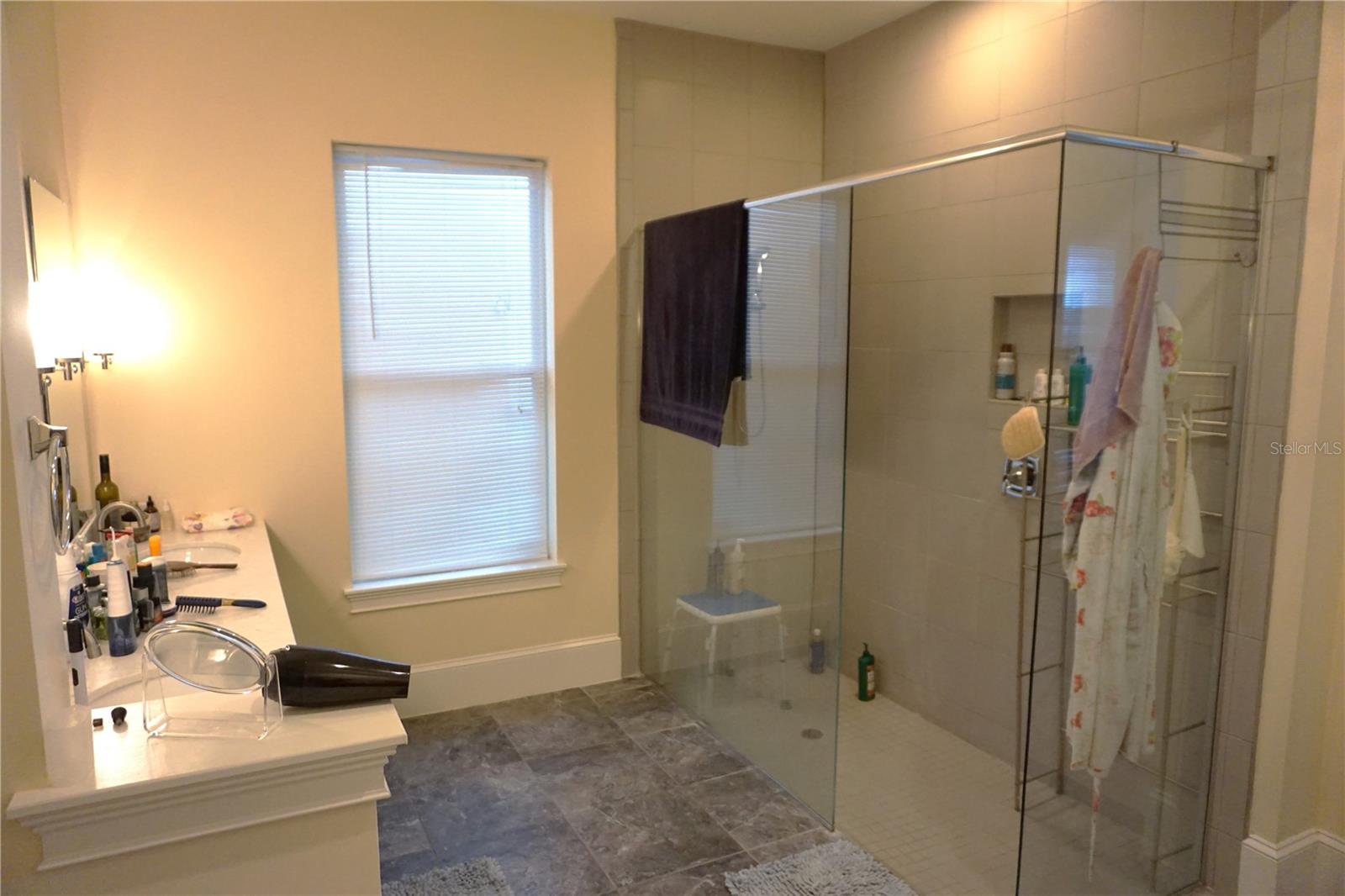 SIGNATURE LAKES PH 3B-2 & 3B-3 - Residential Lease