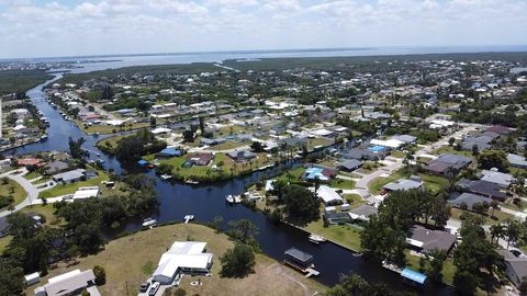 A home in PORT CHARLOTTE