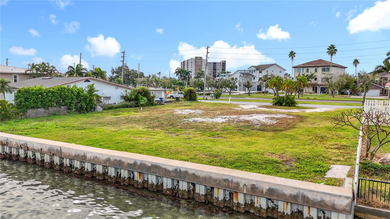 PARADISE ISLAND - Land