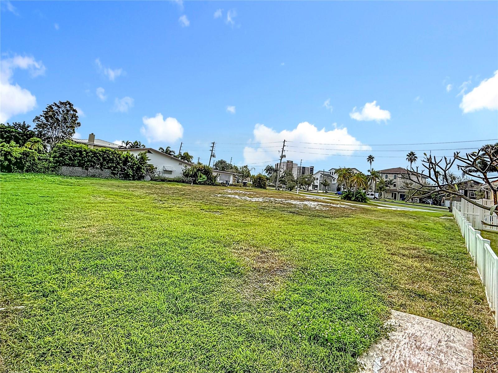 PARADISE ISLAND - Land