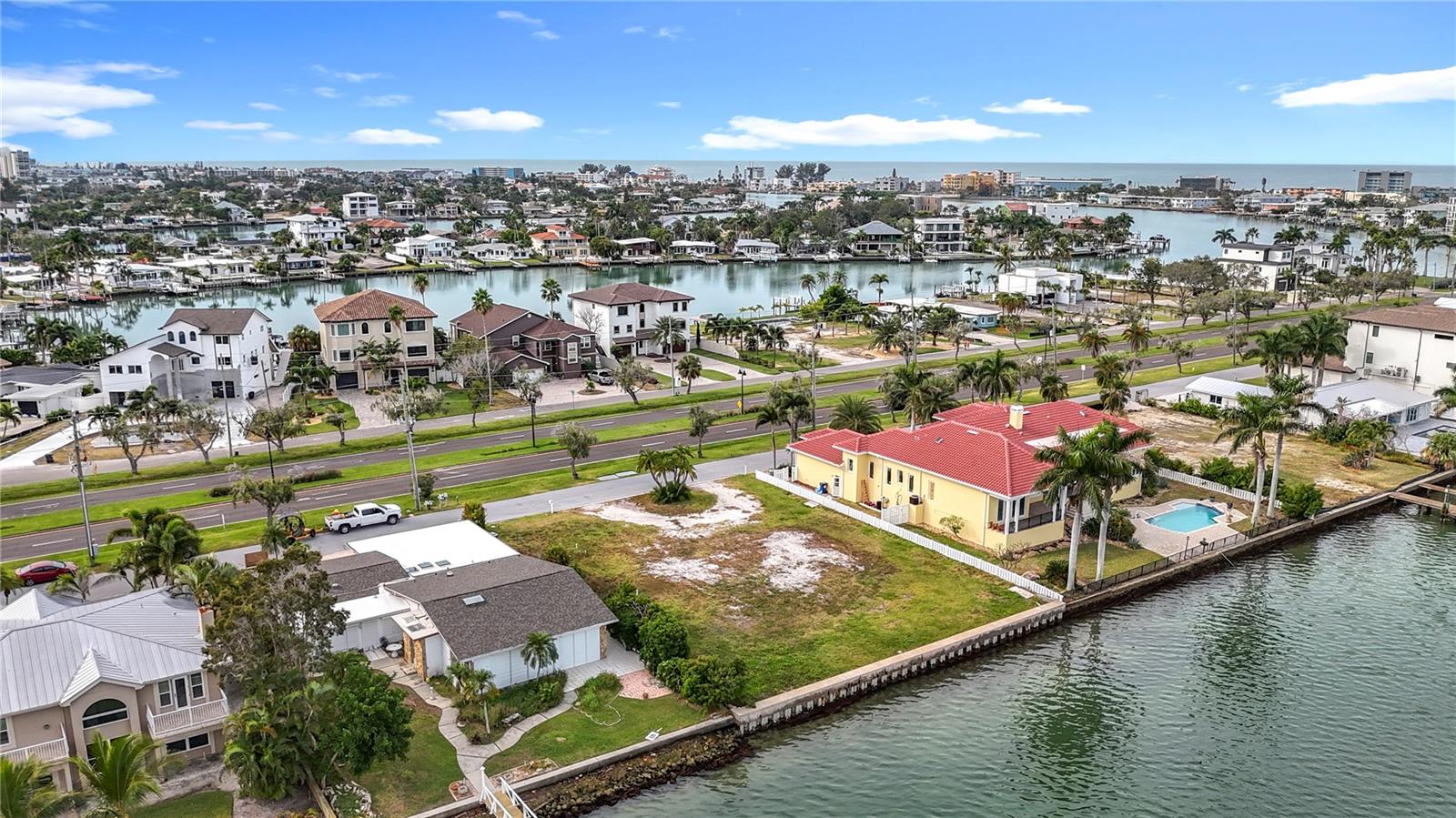 PARADISE ISLAND - Land