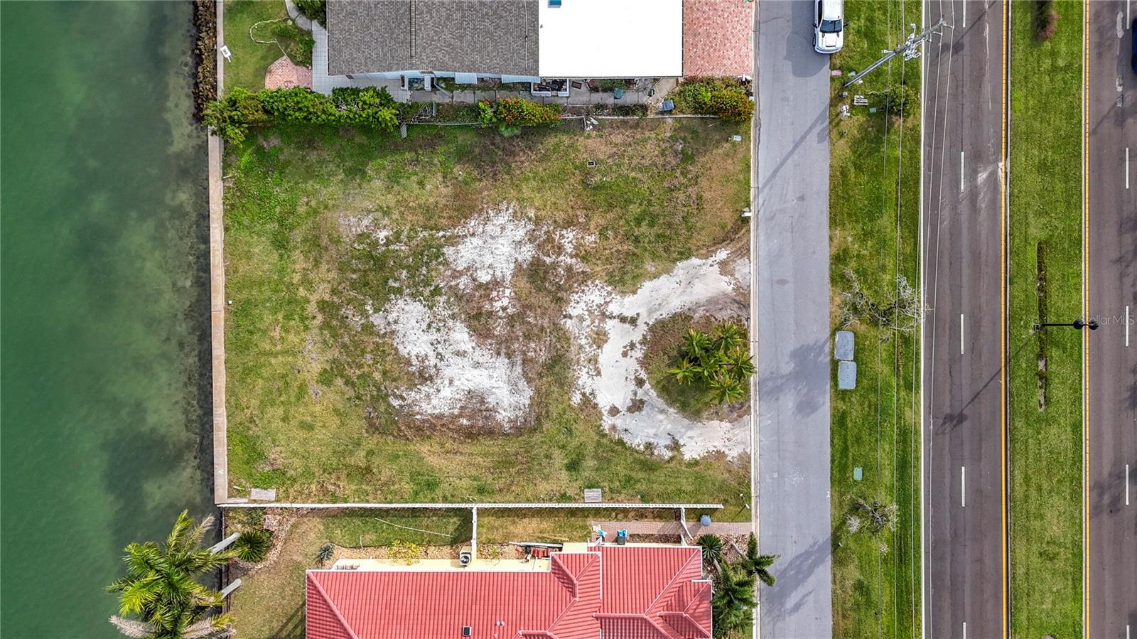 PARADISE ISLAND - Land