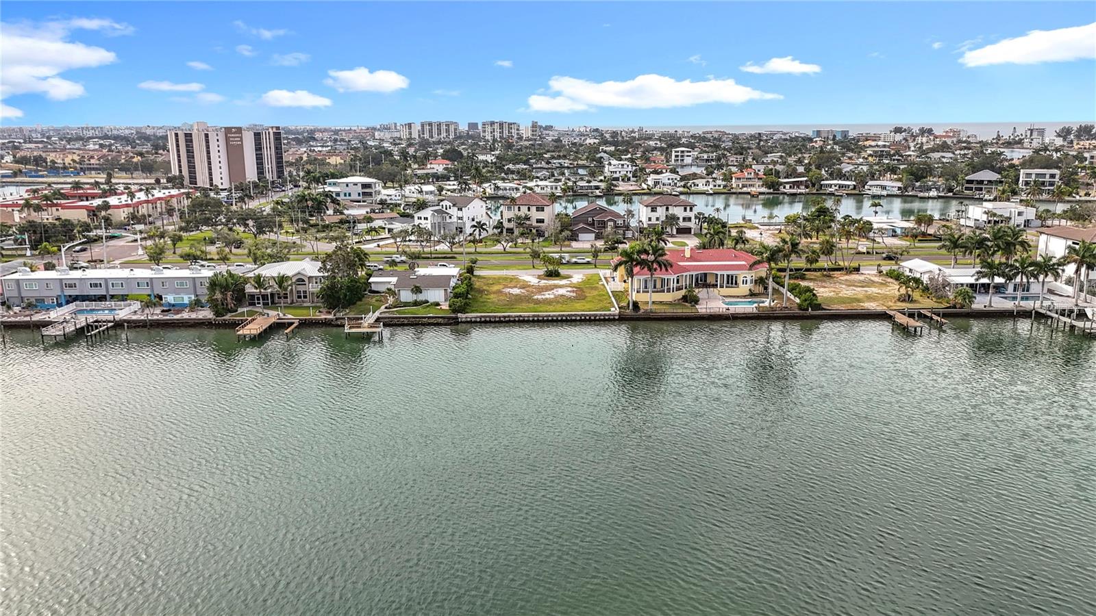 PARADISE ISLAND - Land