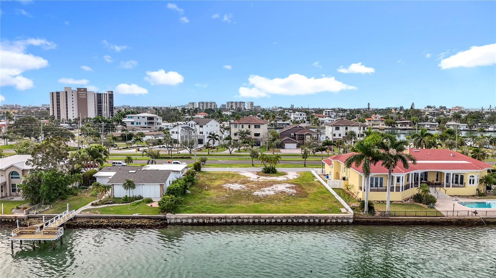 PARADISE ISLAND - Land